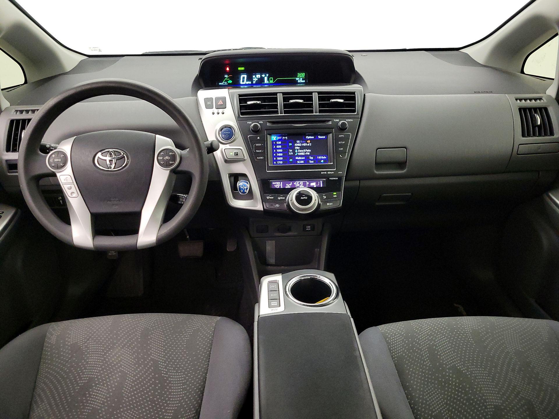 Thumbnail: 2014 Toyota Prius v - 9