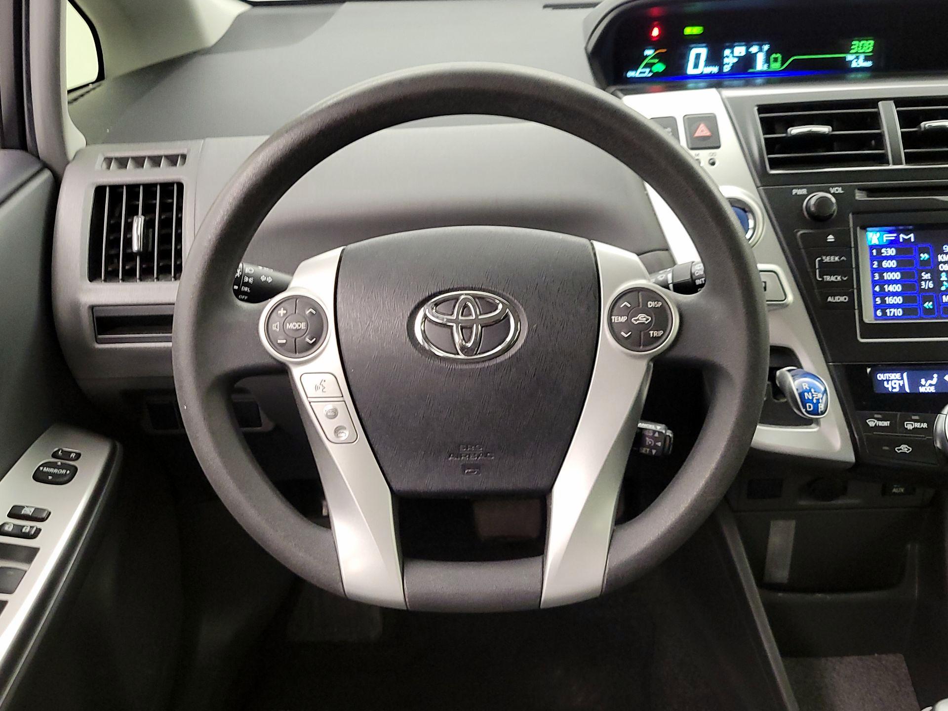 Thumbnail: 2014 Toyota Prius v - 10