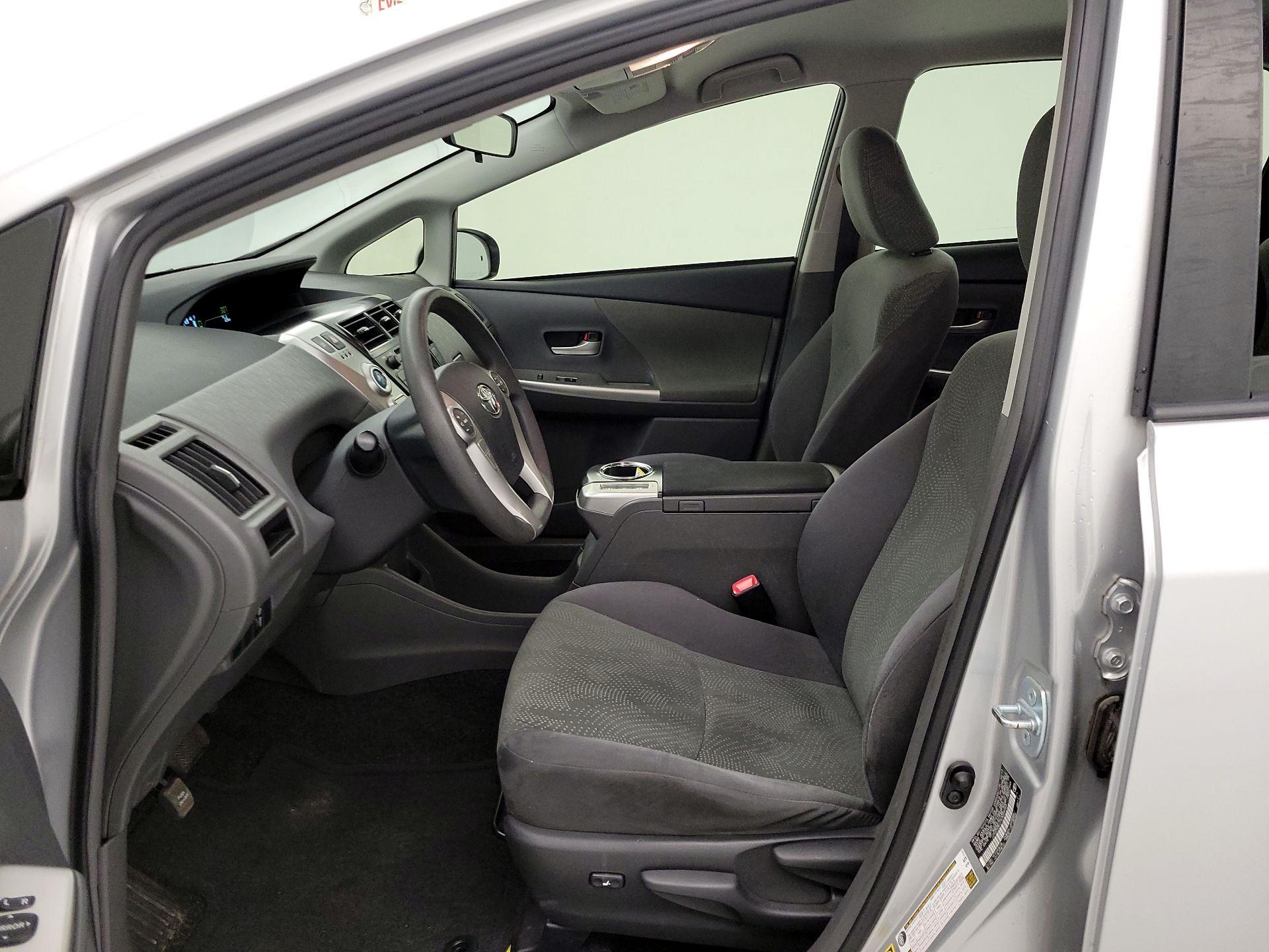 Thumbnail: 2014 Toyota Prius v - 11