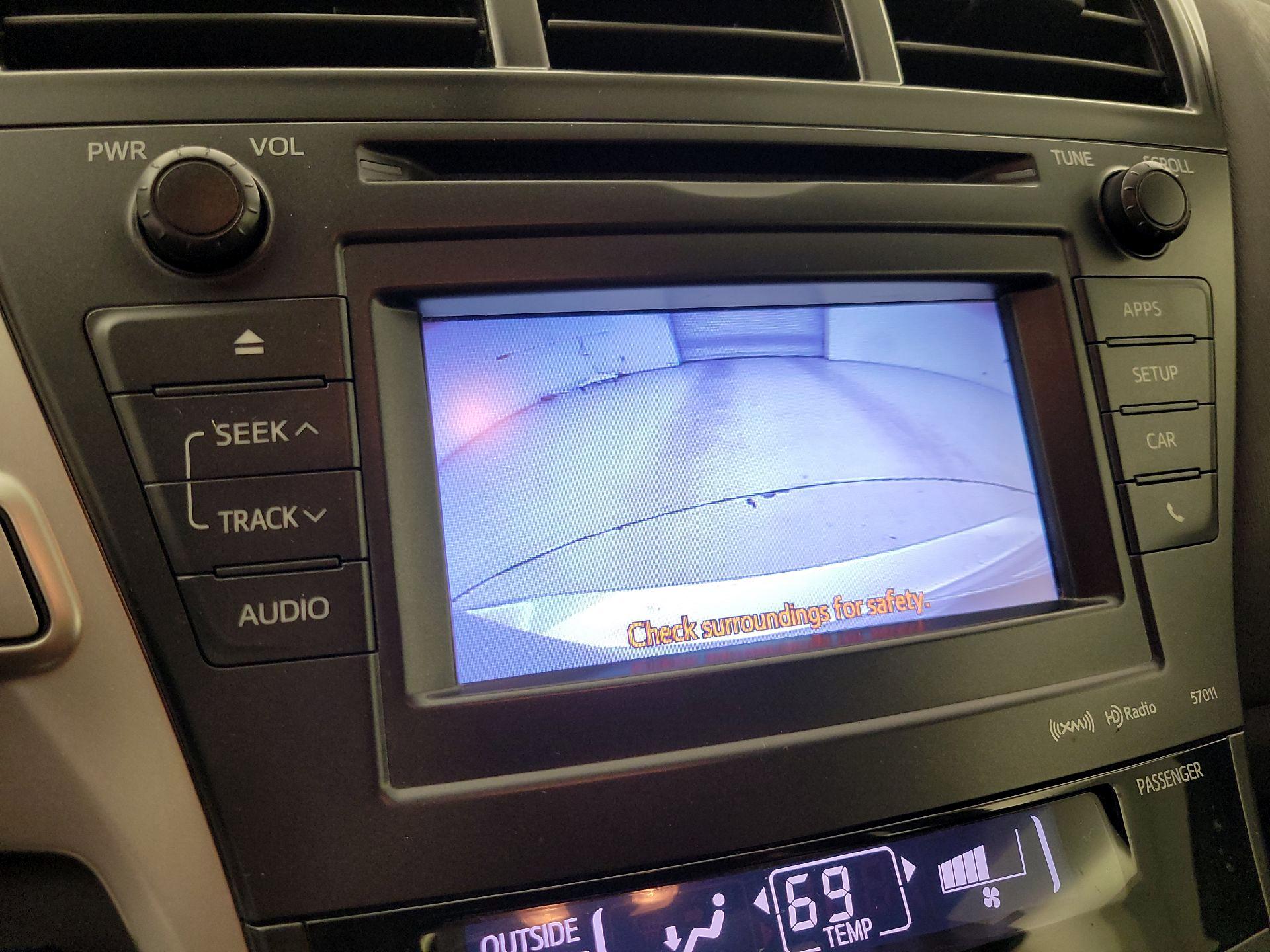 Thumbnail: 2014 Toyota Prius v - 14