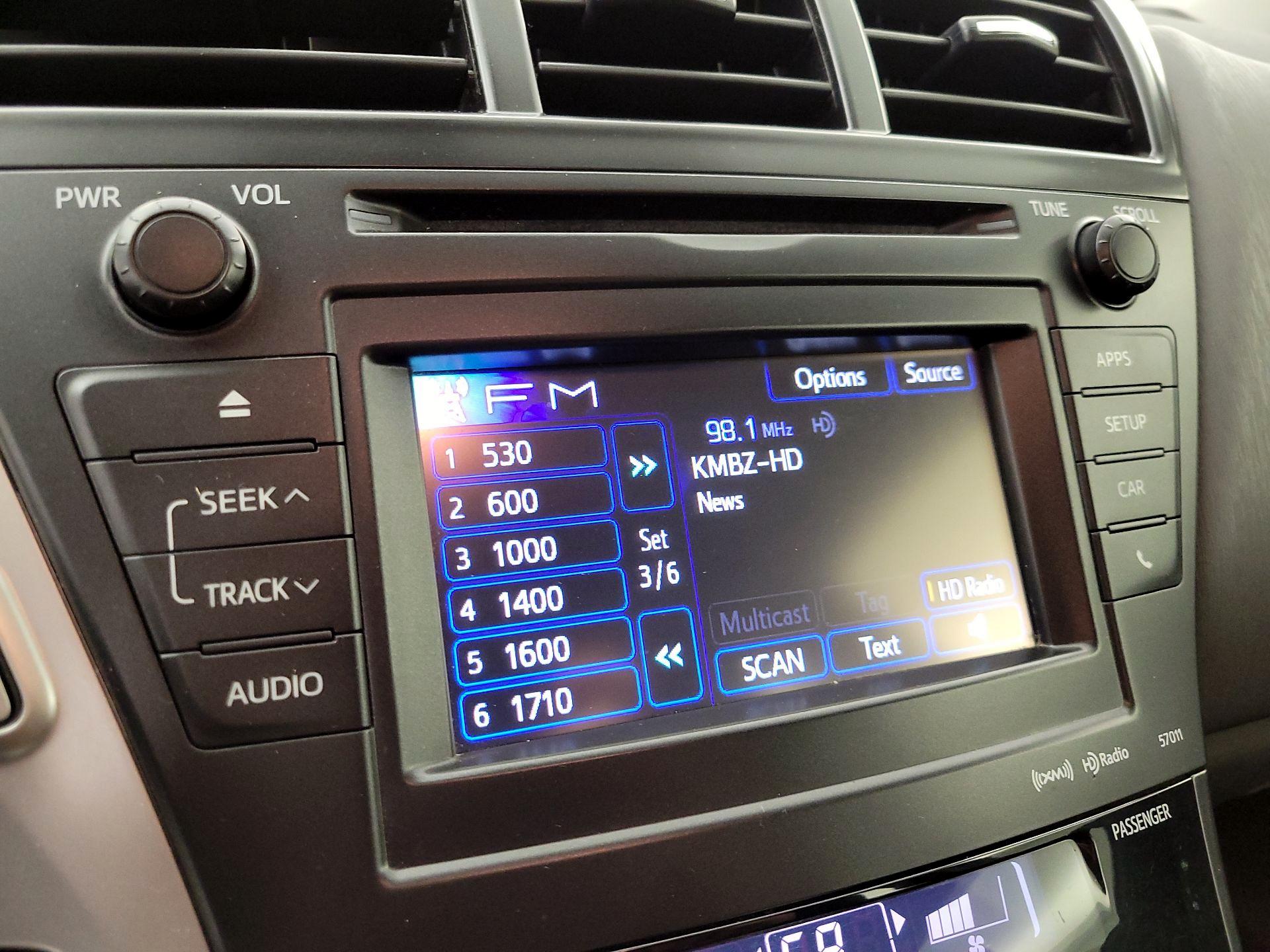 Thumbnail: 2014 Toyota Prius v - 15