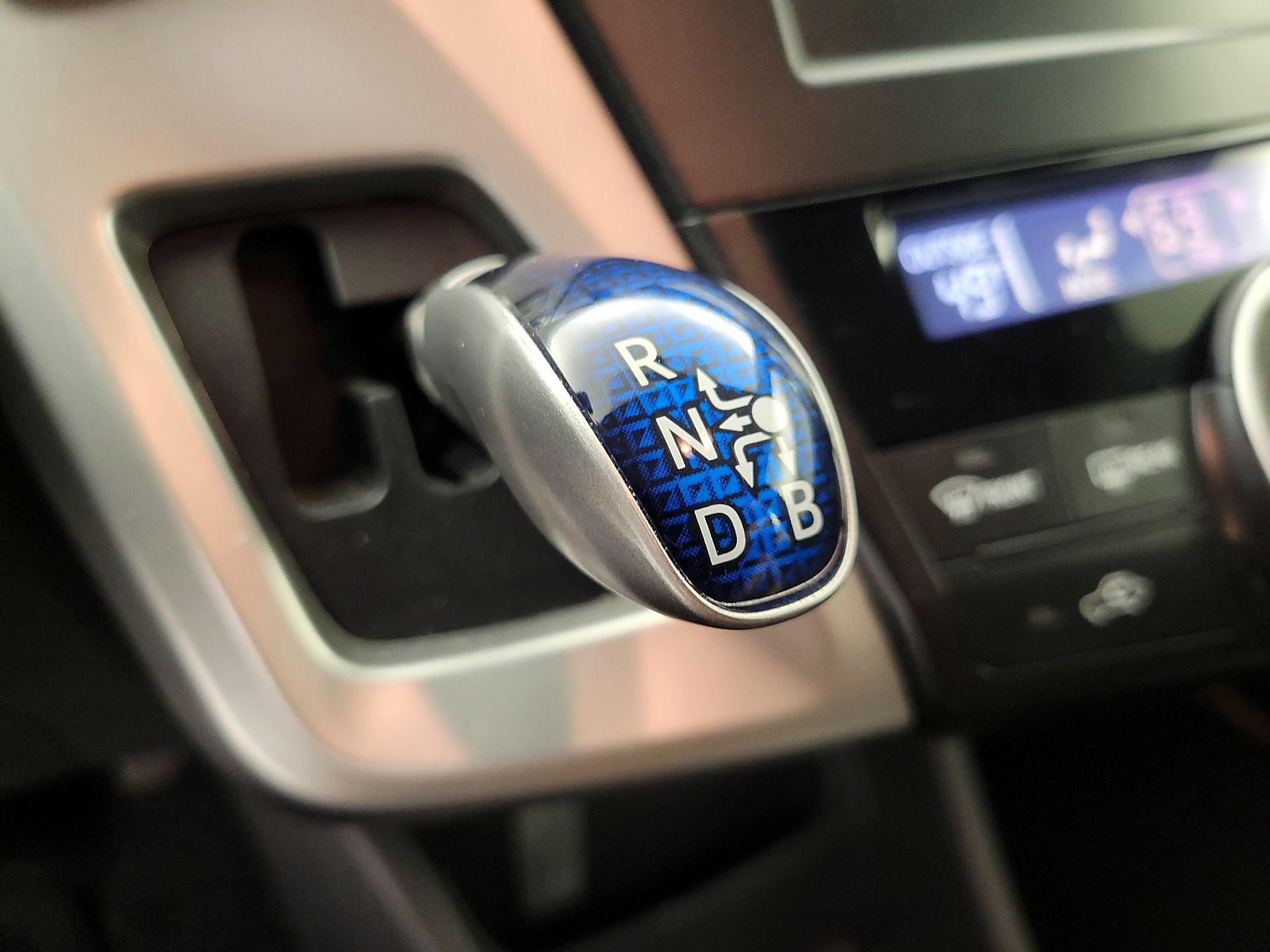 Thumbnail: 2014 Toyota Prius v - 17