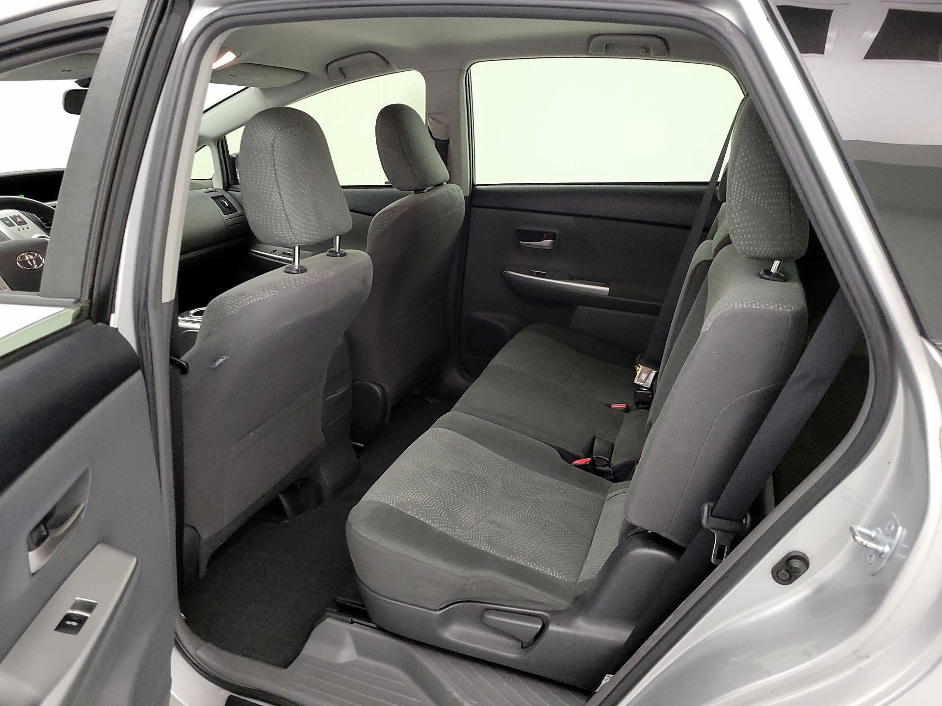 Thumbnail: 2014 Toyota Prius v - 19