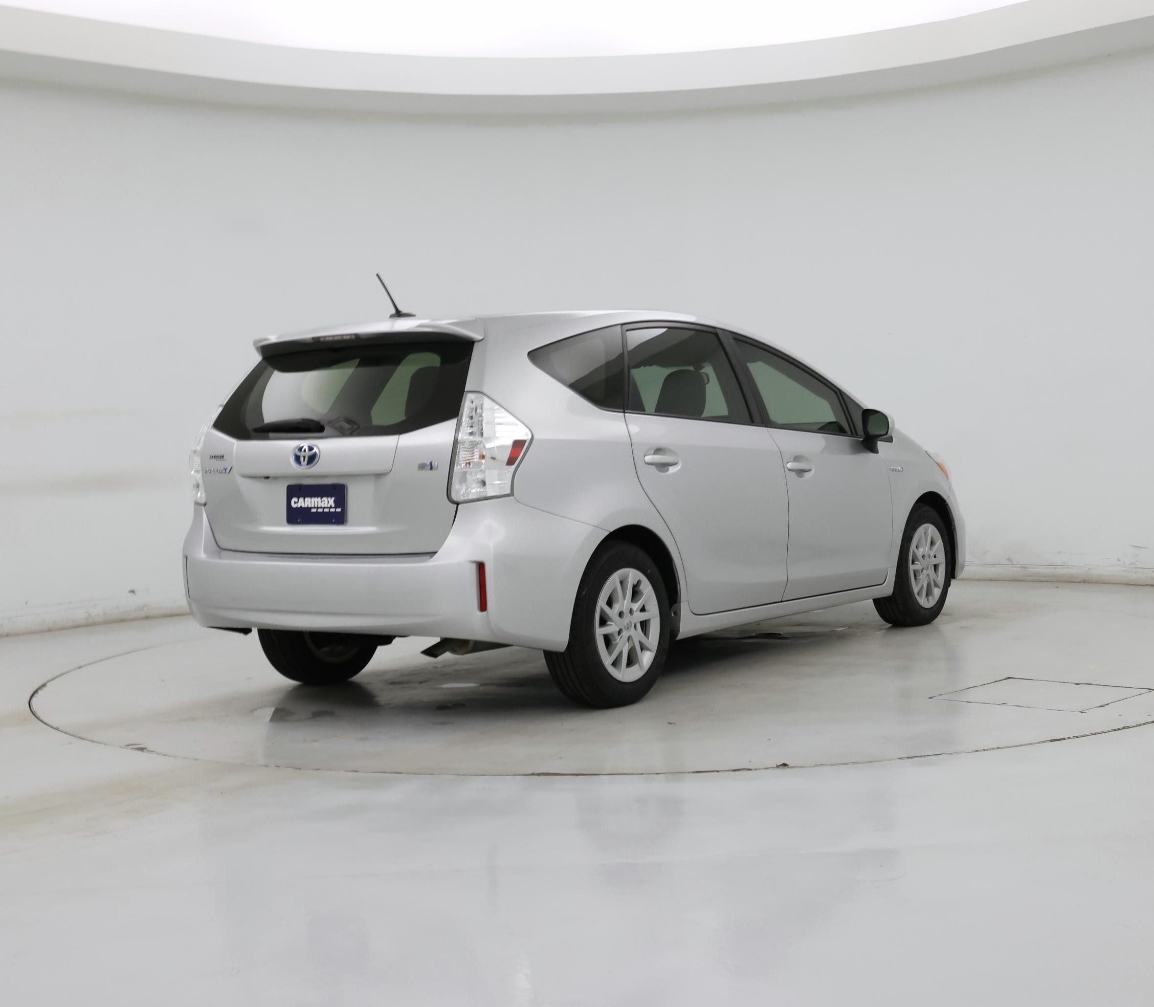 Thumbnail: 2014 Toyota Prius v - 8