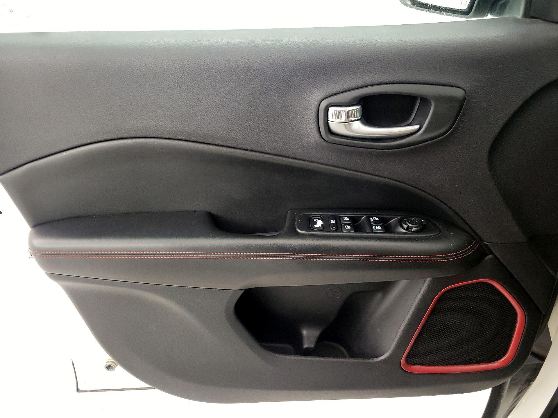 Thumbnail: 2018 Jeep Compass - 12