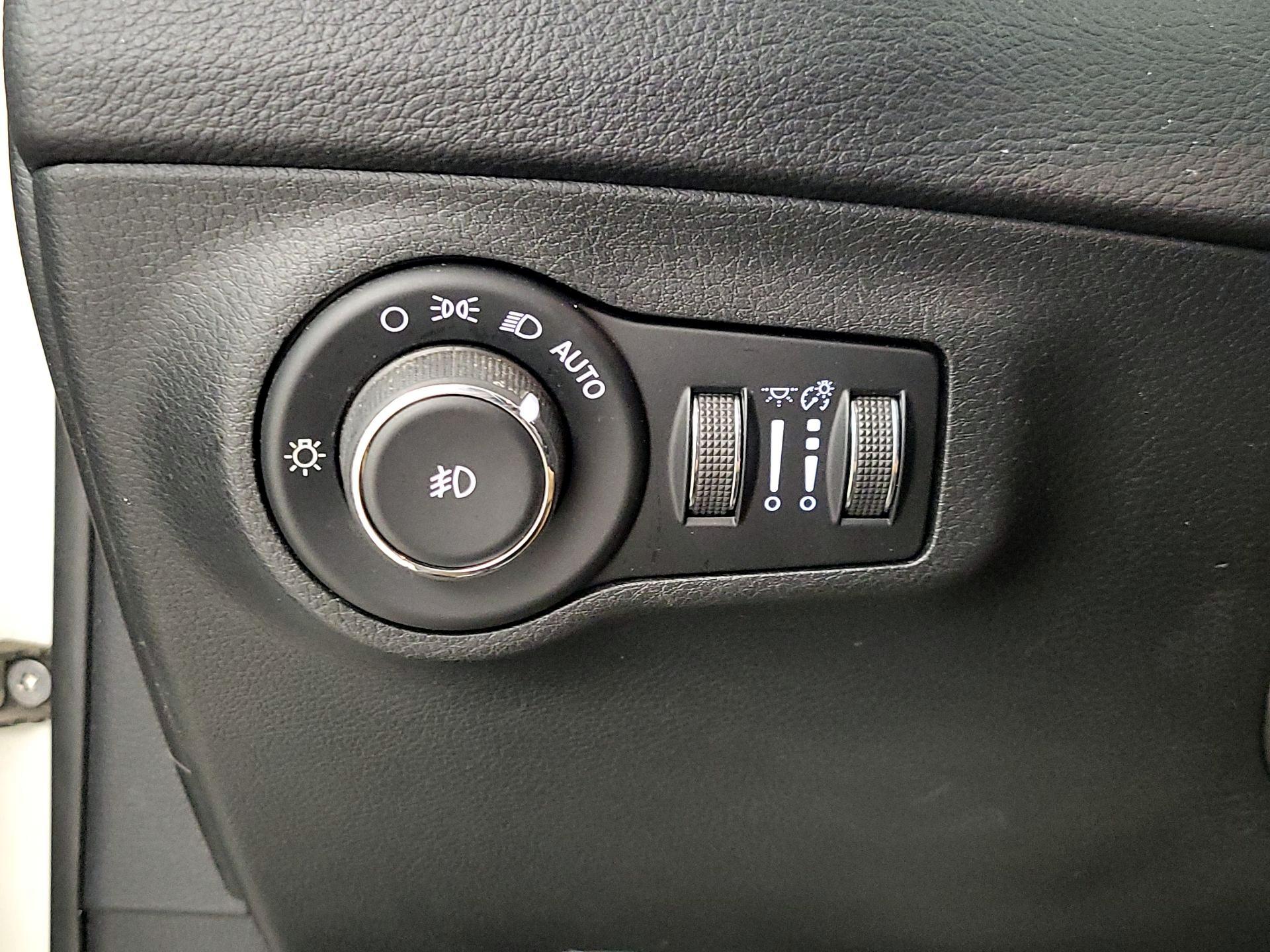 Thumbnail: 2018 Jeep Compass - 13