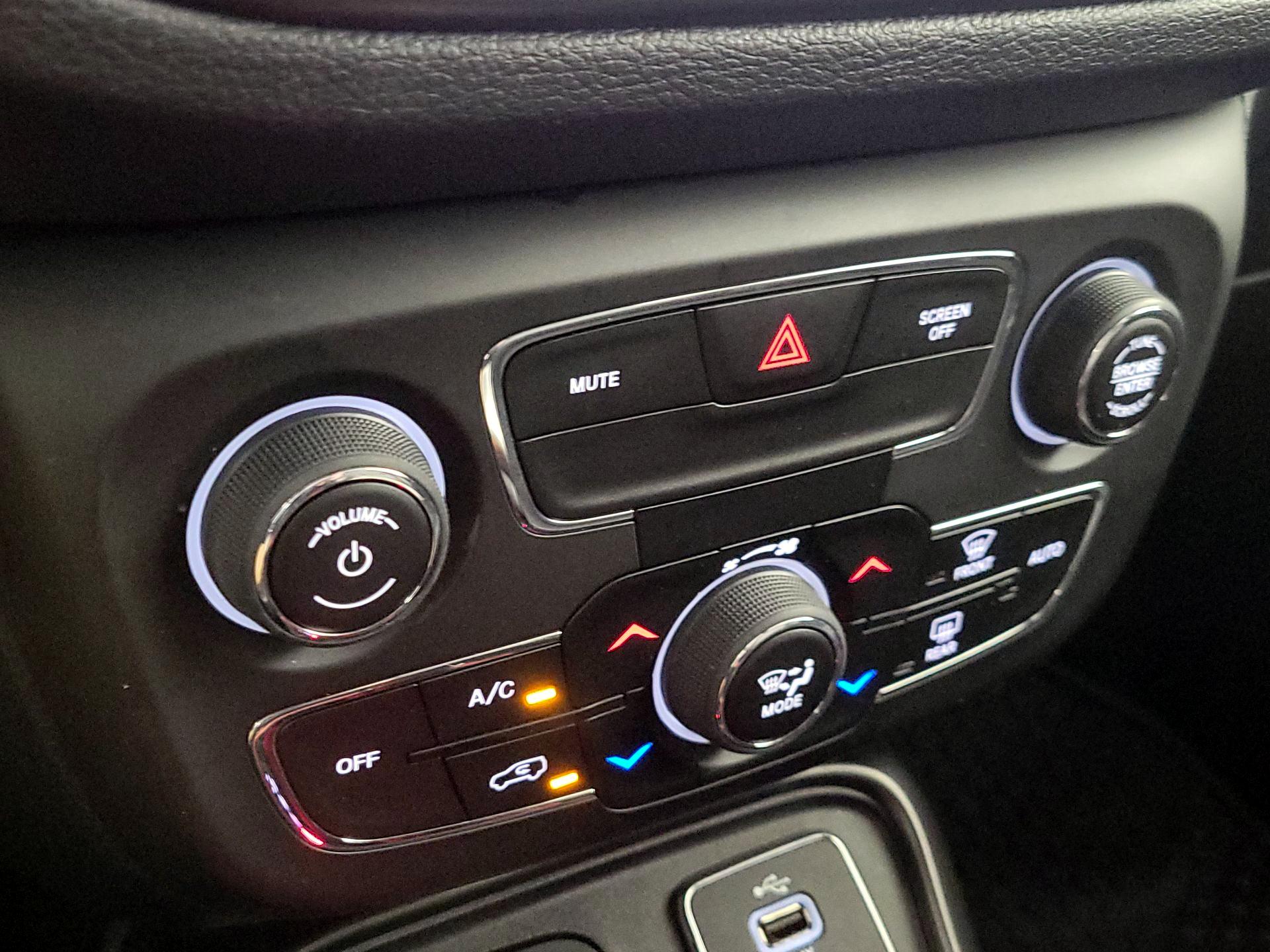 Thumbnail: 2018 Jeep Compass - 16