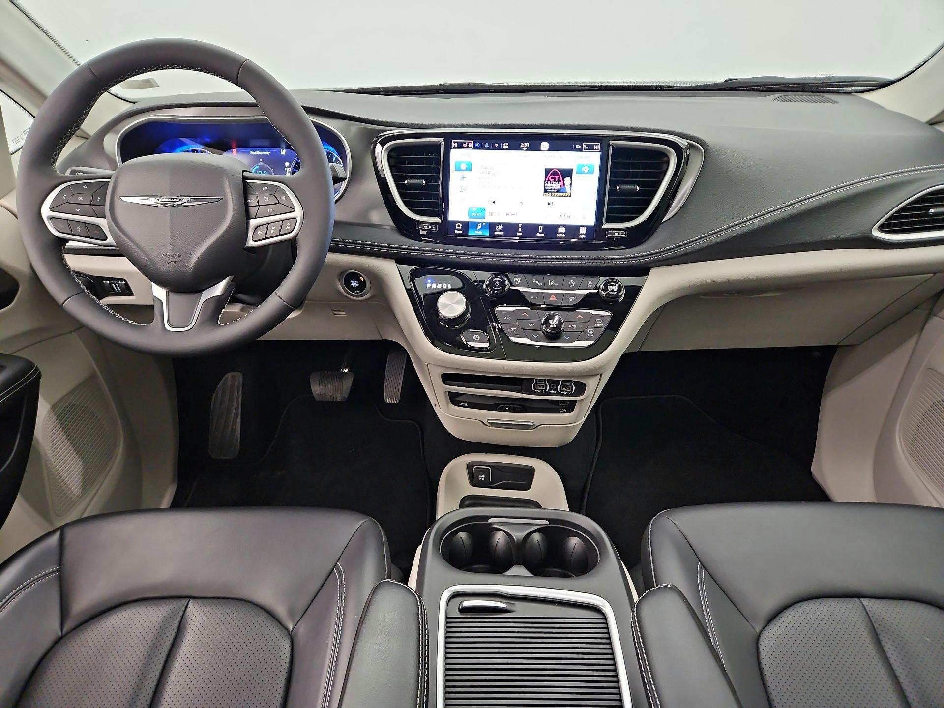 Thumbnail: 2023 Chrysler Pacifica - 9