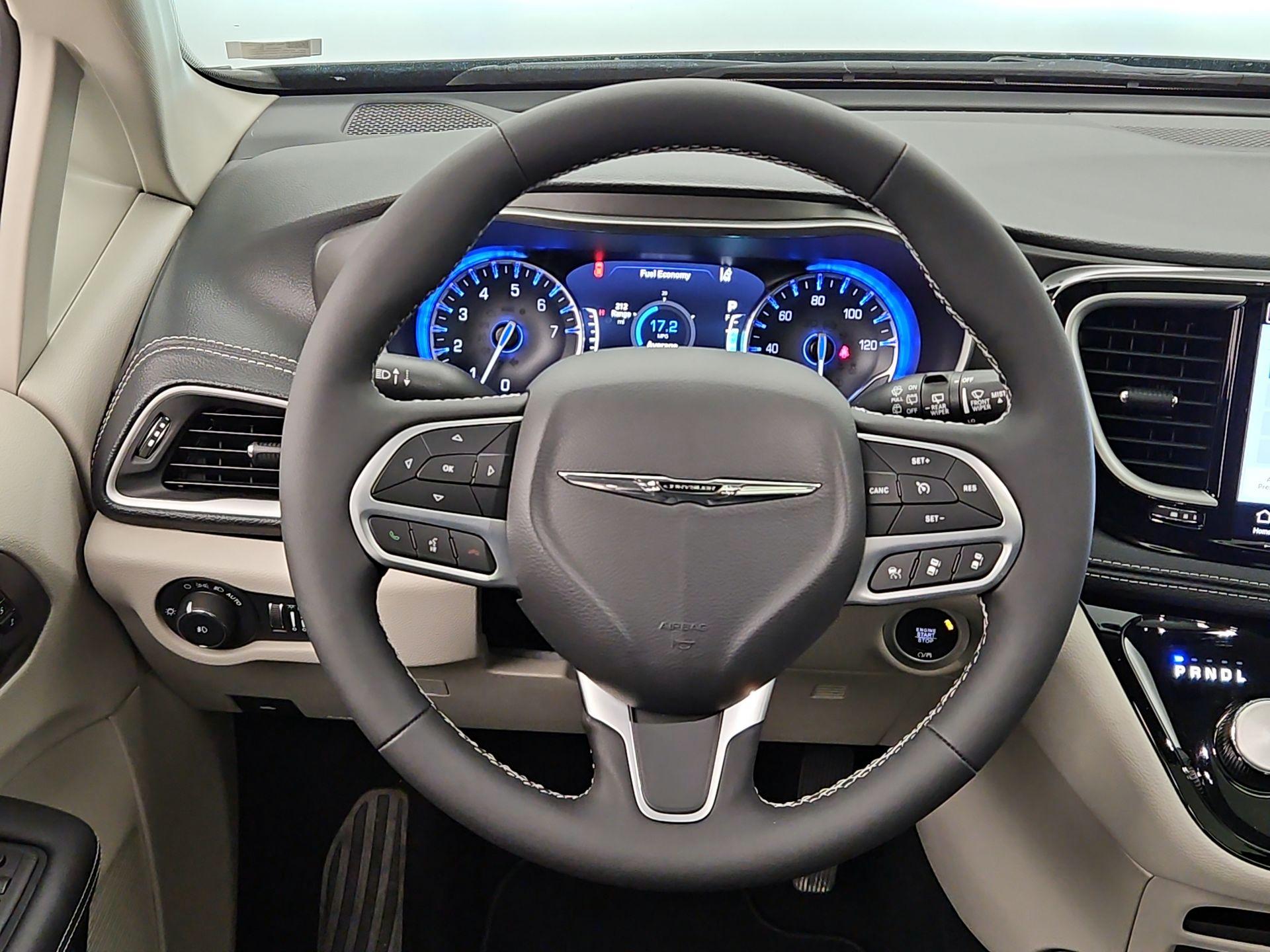 Thumbnail: 2023 Chrysler Pacifica - 10