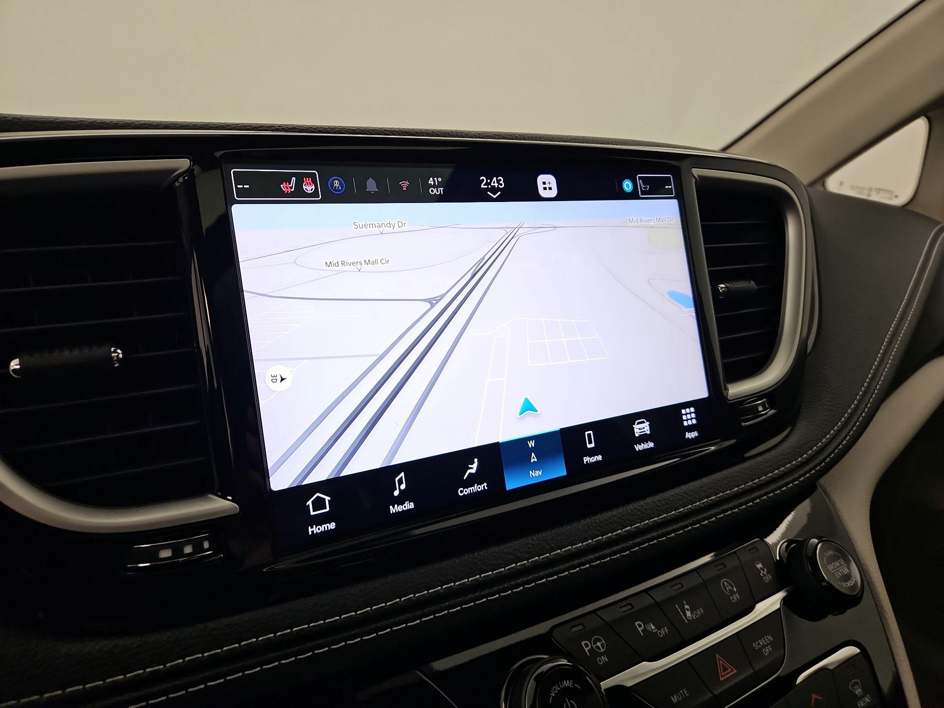 Thumbnail: 2023 Chrysler Pacifica - 14