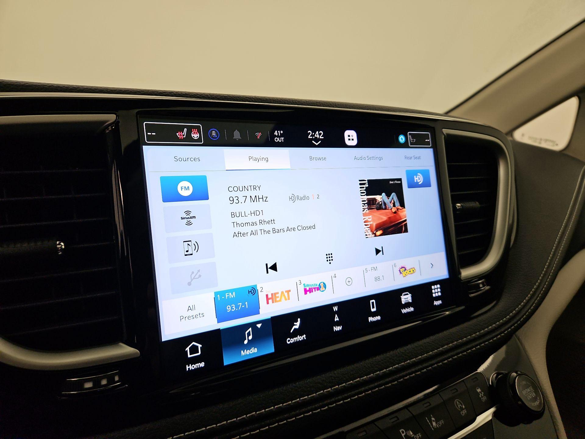 Thumbnail: 2023 Chrysler Pacifica - 16