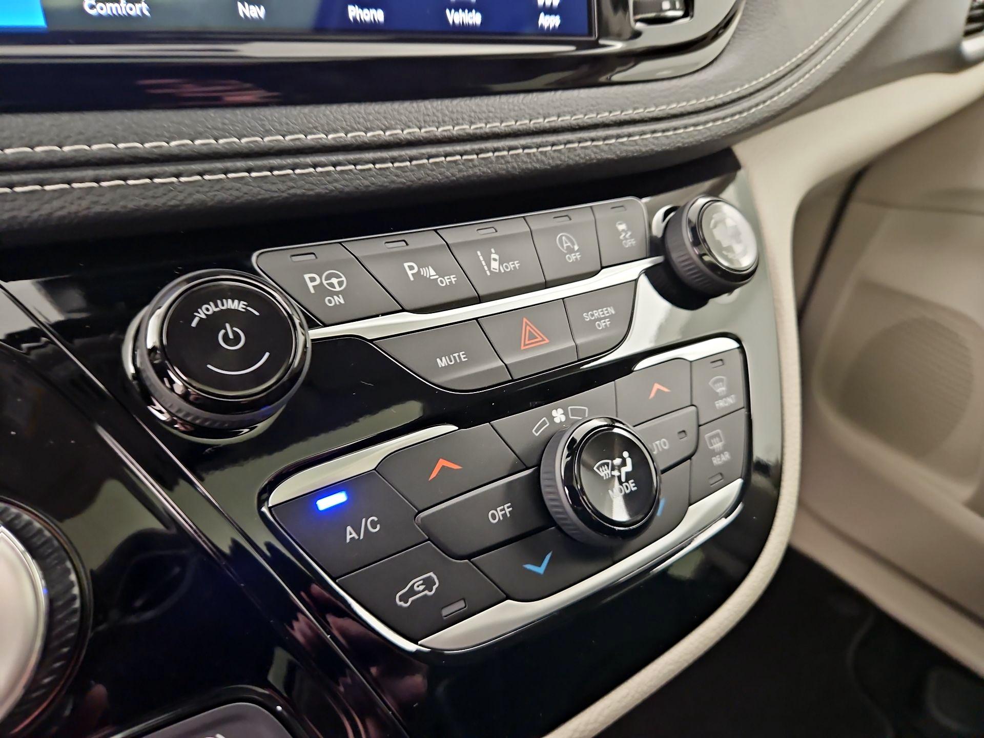 Thumbnail: 2023 Chrysler Pacifica - 17