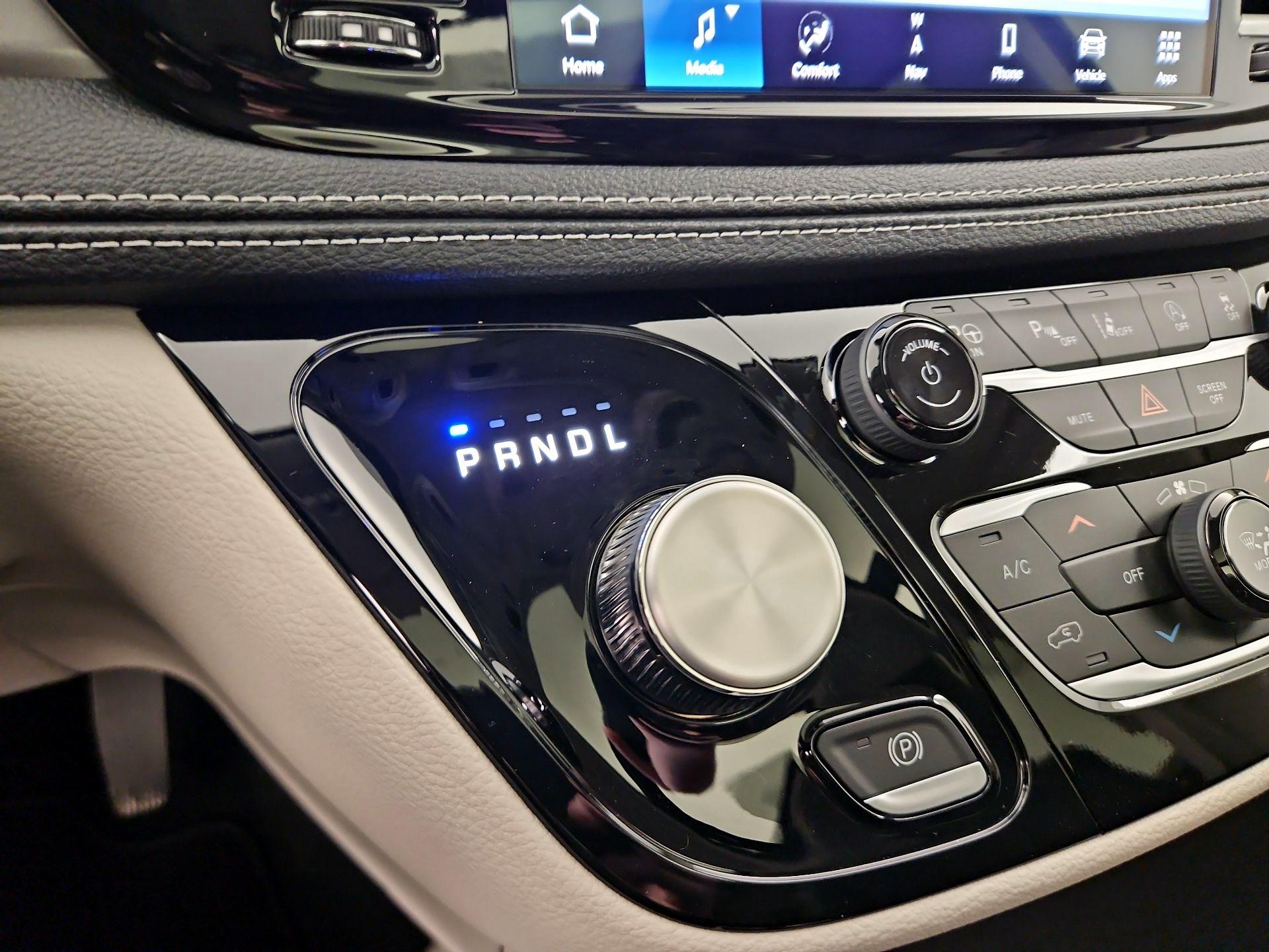 Thumbnail: 2023 Chrysler Pacifica - 18