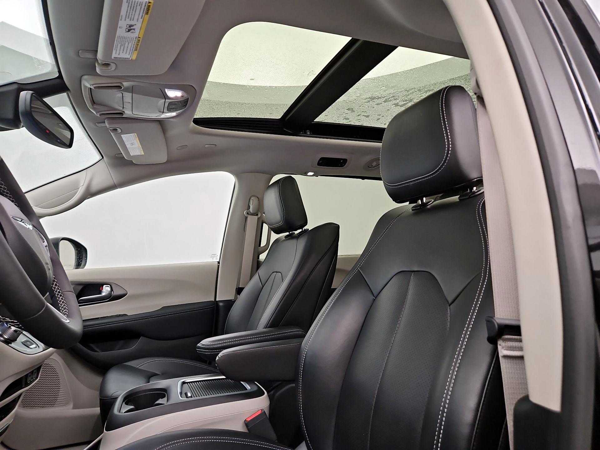 Thumbnail: 2023 Chrysler Pacifica - 20