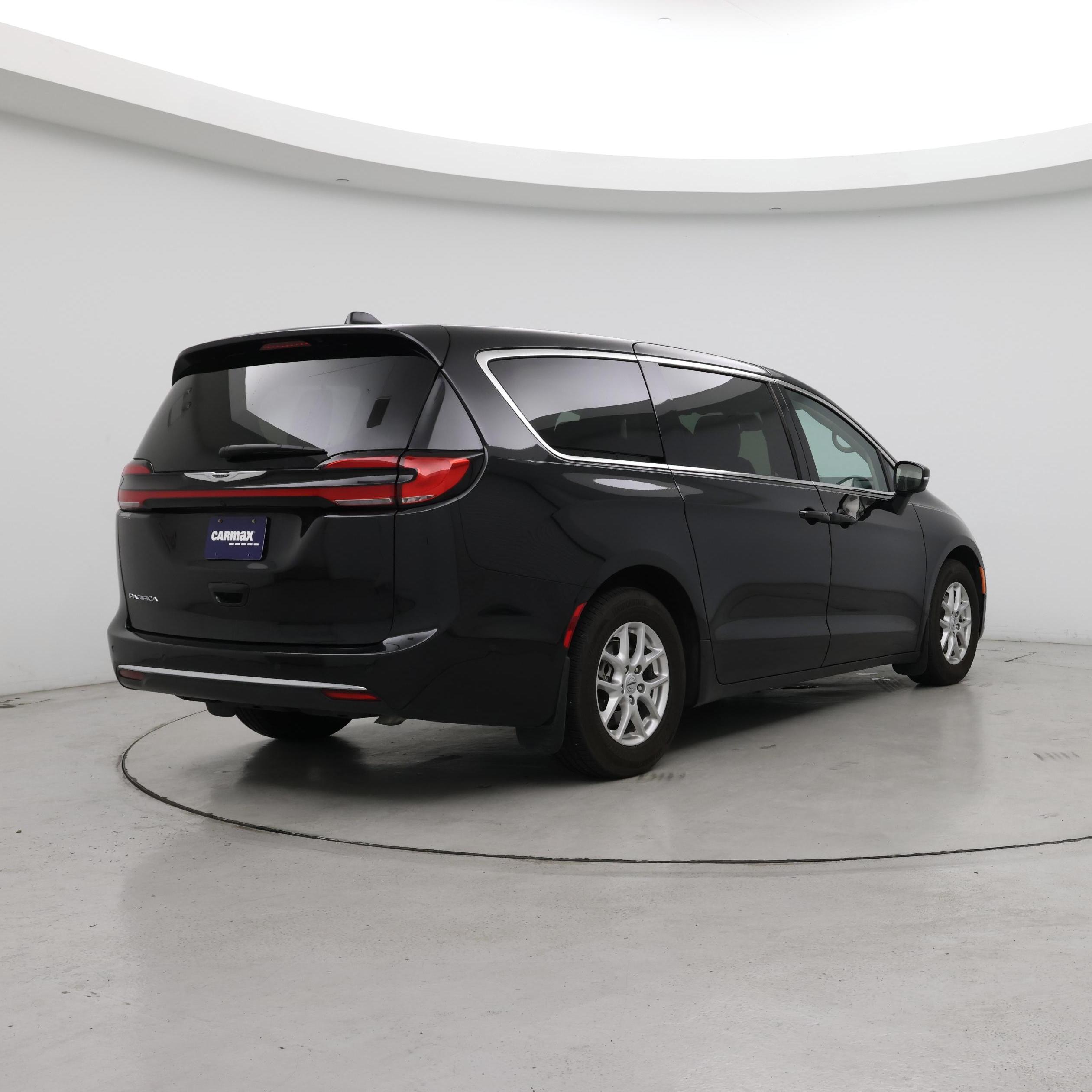 Thumbnail: 2023 Chrysler Pacifica - 8