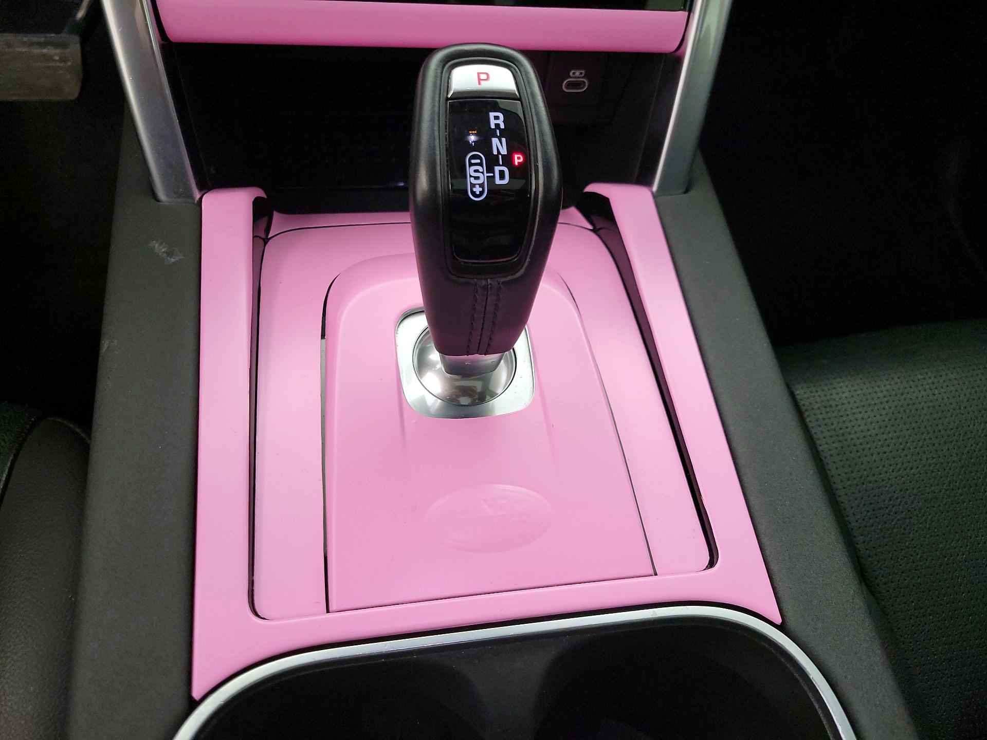 Thumbnail: 2023 Land Rover Discovery Sport - 18