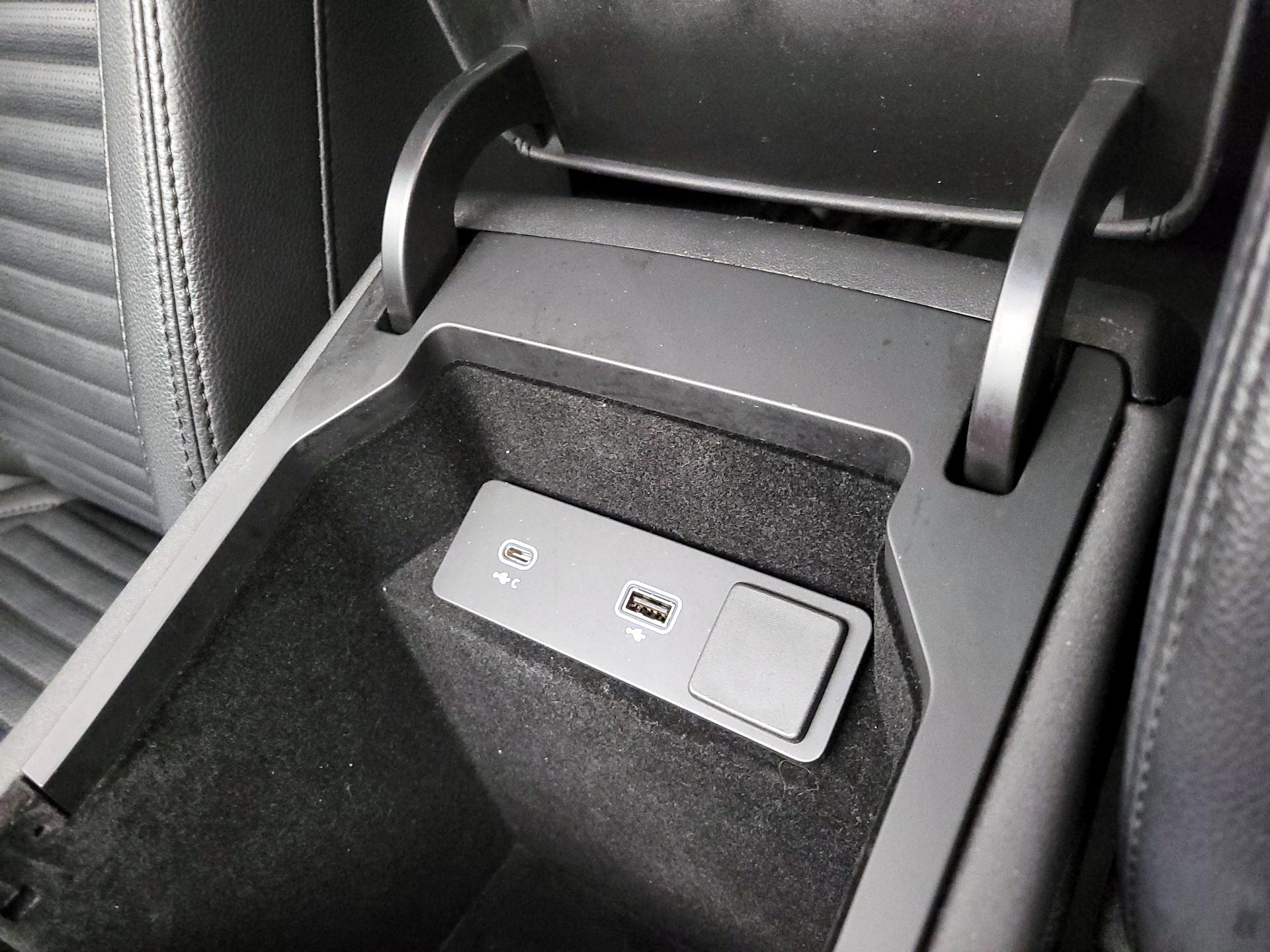 Thumbnail: 2023 Land Rover Discovery Sport - 19