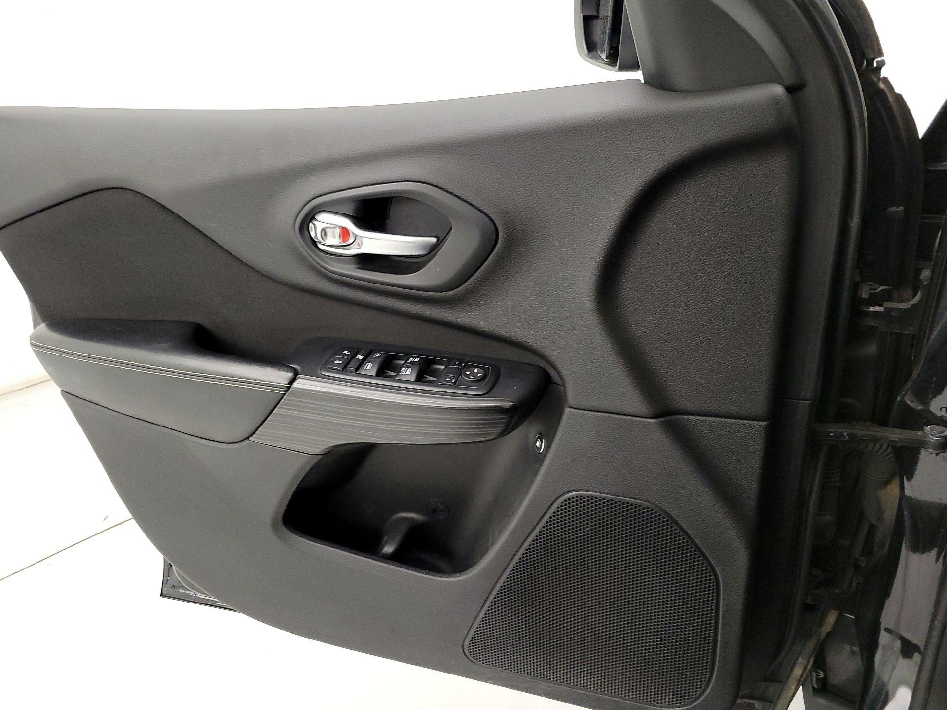 Thumbnail: 2014 Jeep Cherokee - 12