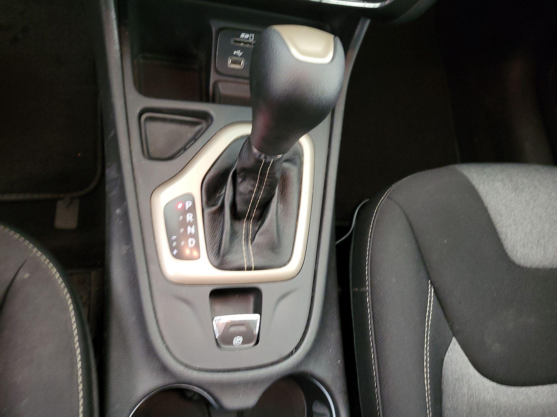 Thumbnail: 2014 Jeep Cherokee - 17