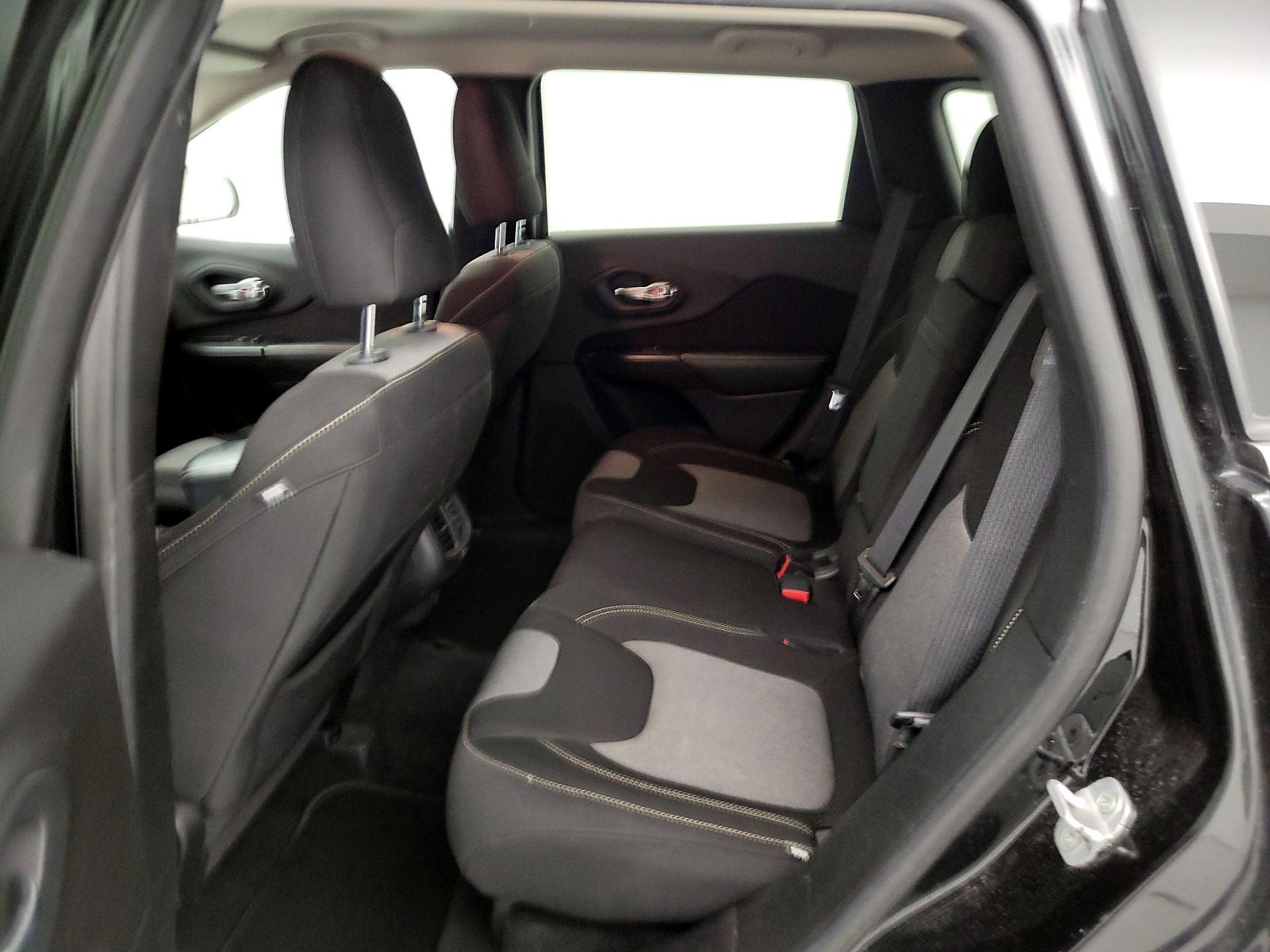 Thumbnail: 2014 Jeep Cherokee - 19