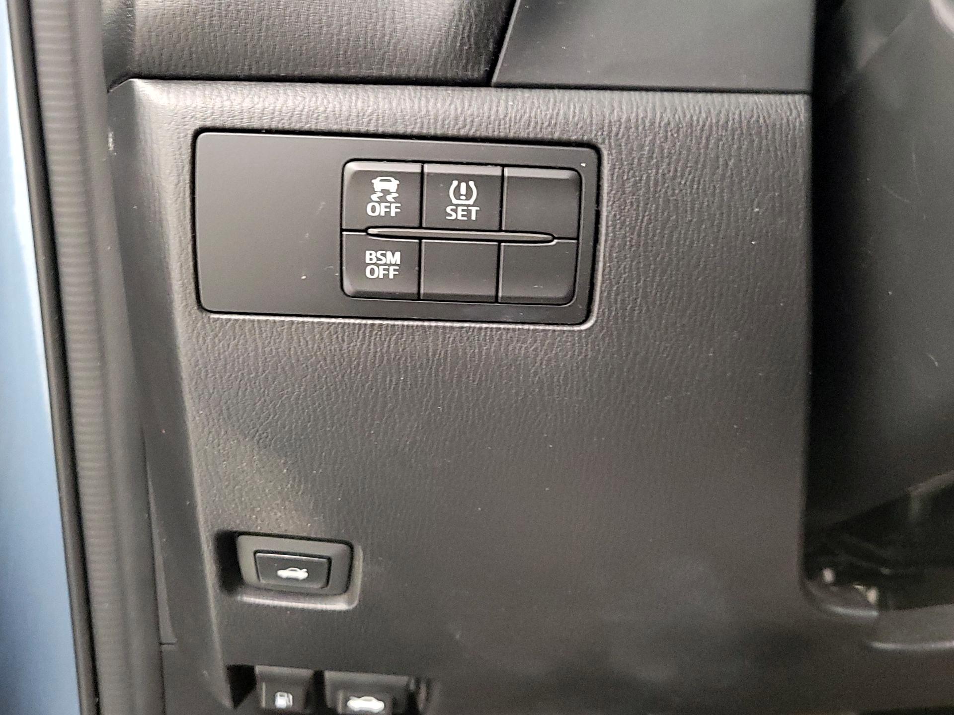 Thumbnail: 2014 Mazda Mazda3 - 13