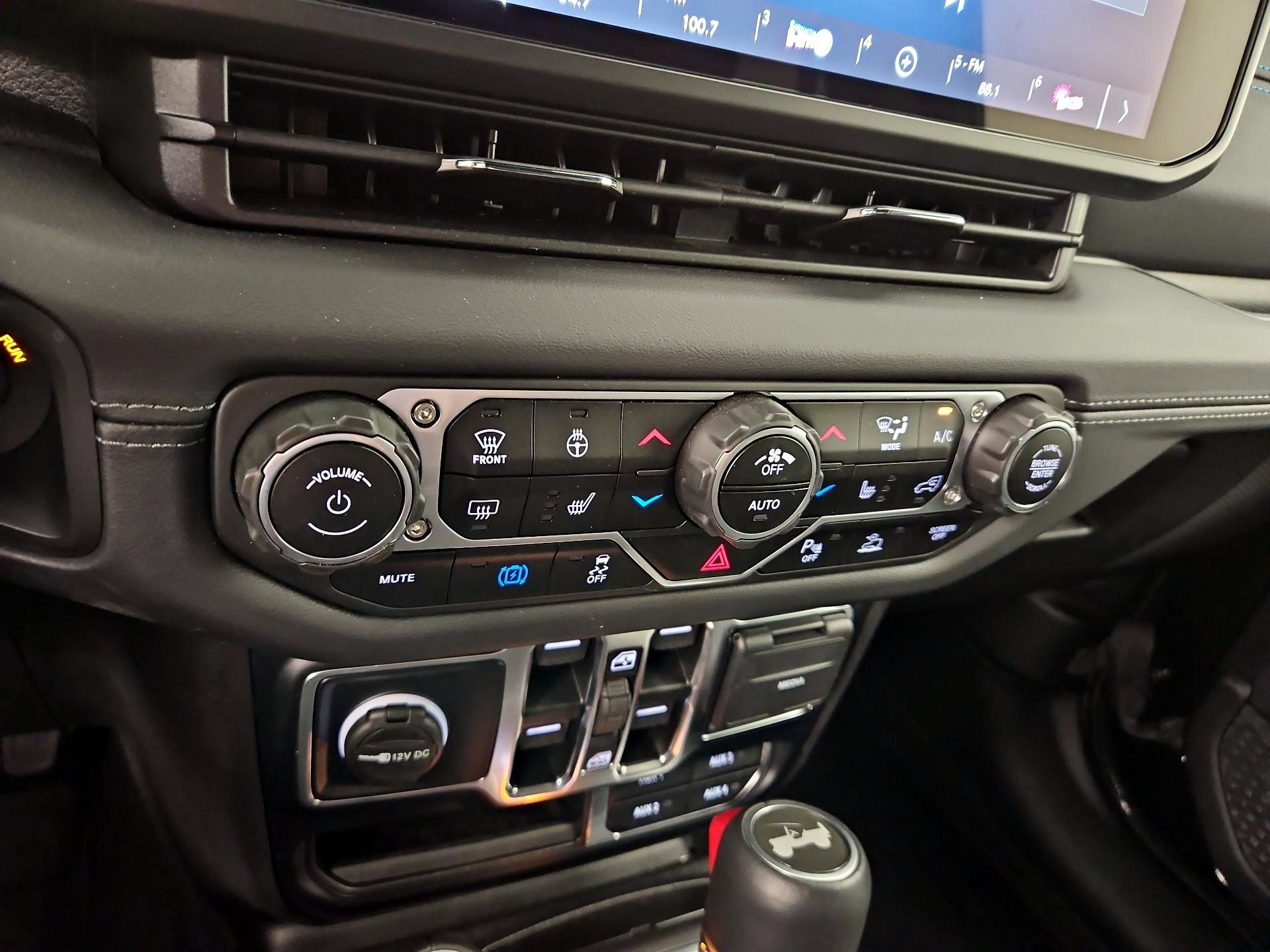 Thumbnail: 2024 Jeep Wrangler - 17