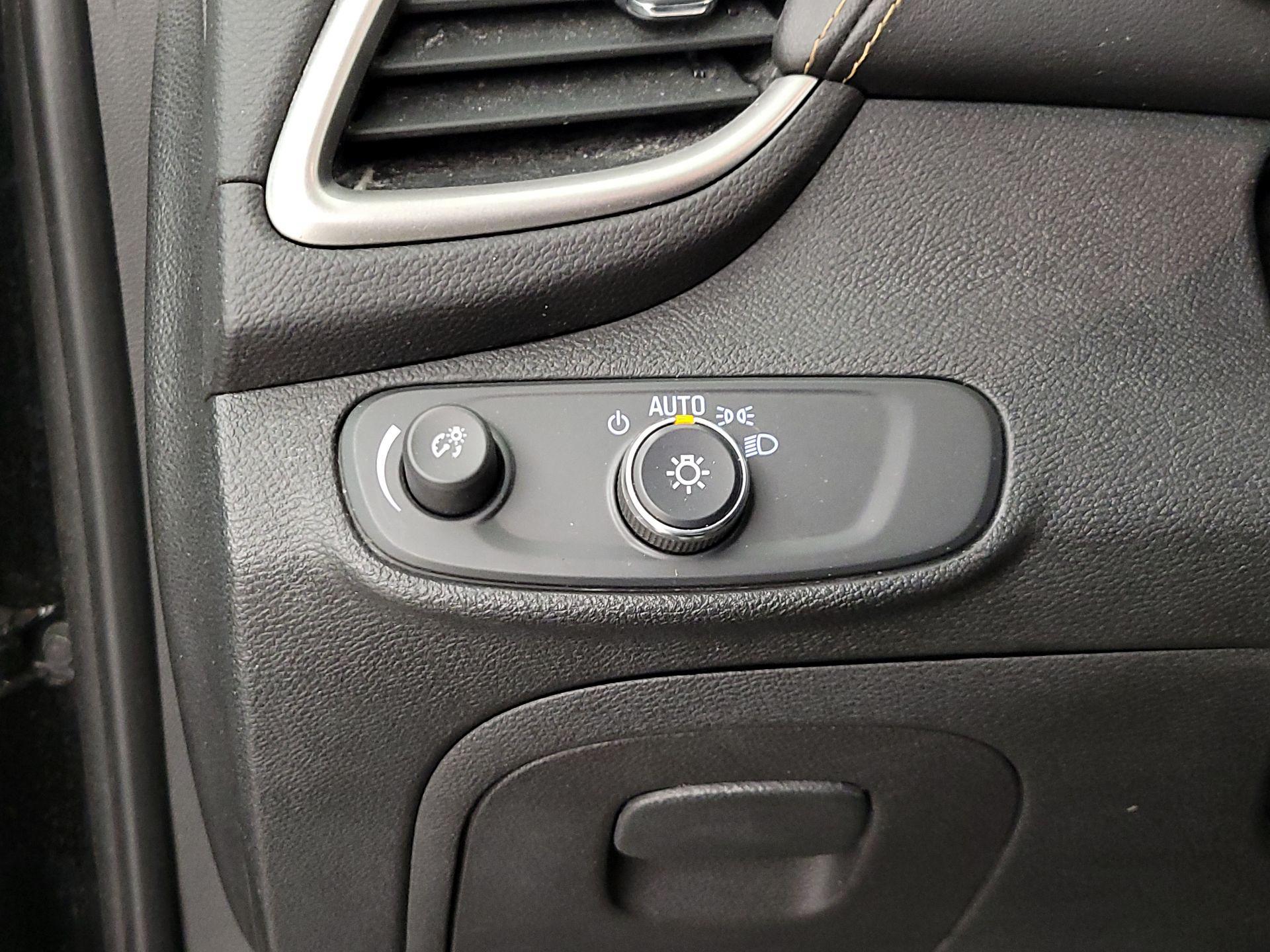 Thumbnail: 2018 Chevrolet Trax - 13