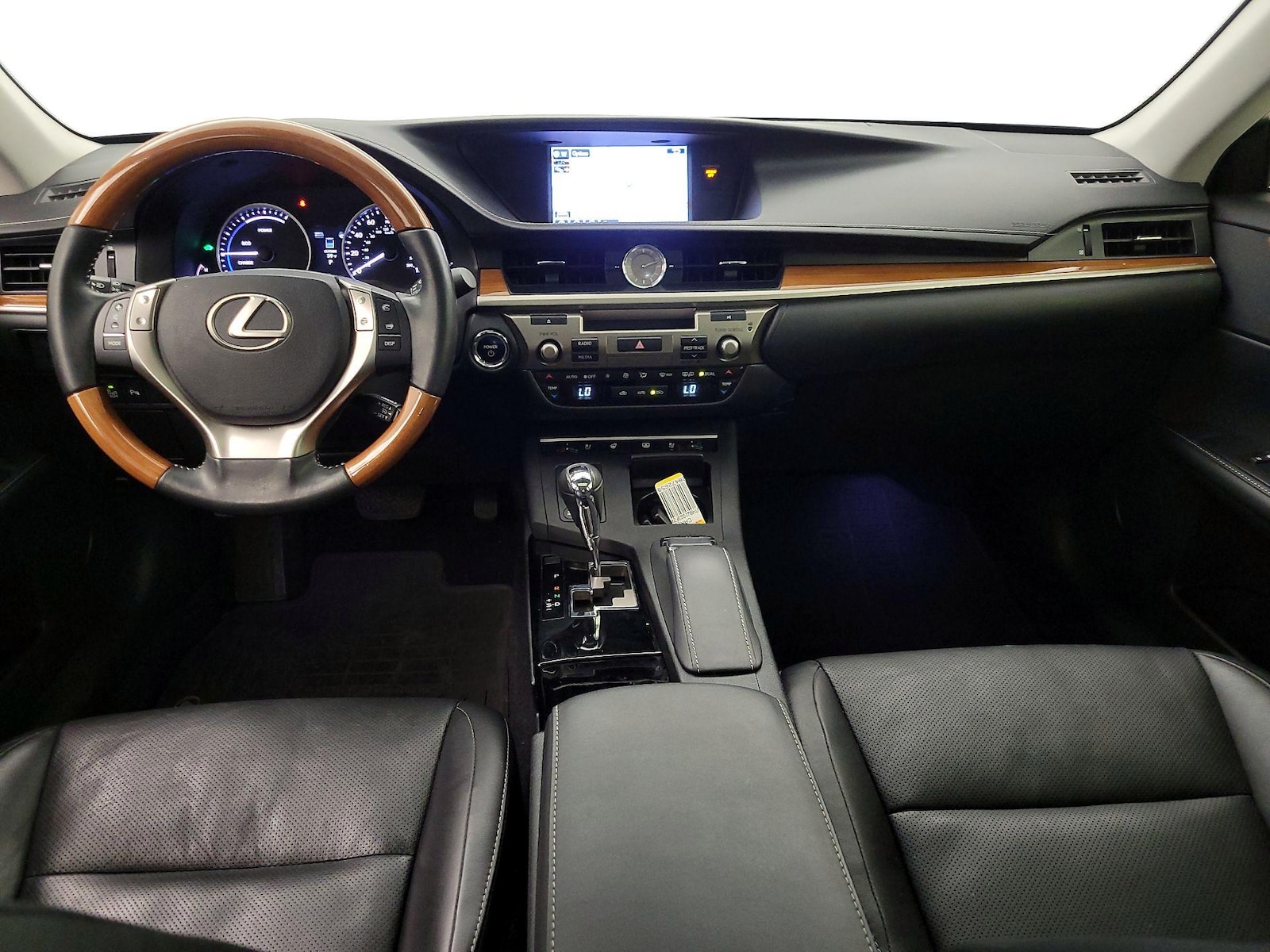 2015 Lexus ES 300h - Photo 10