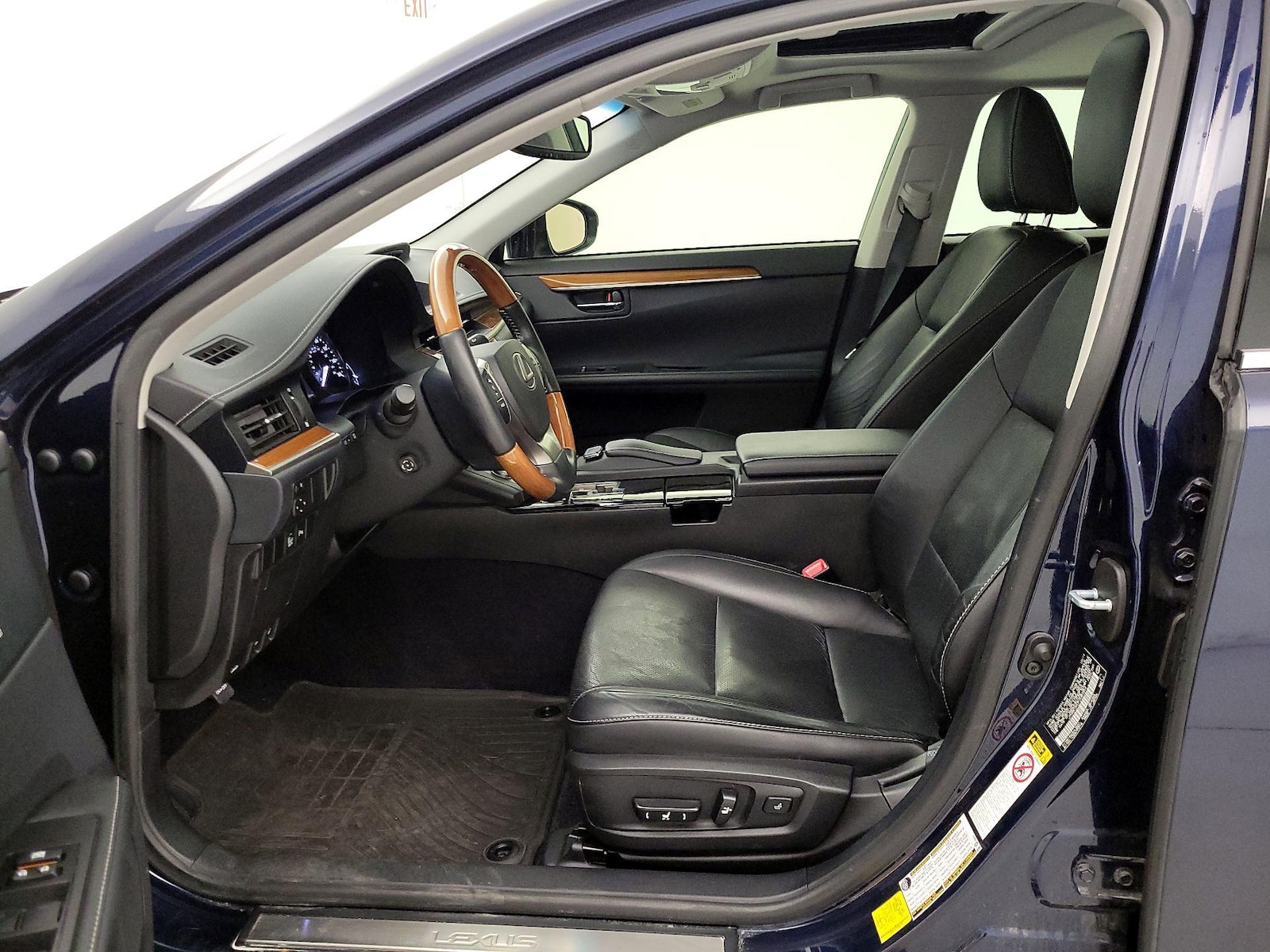 2015 Lexus ES 300h - Photo 12