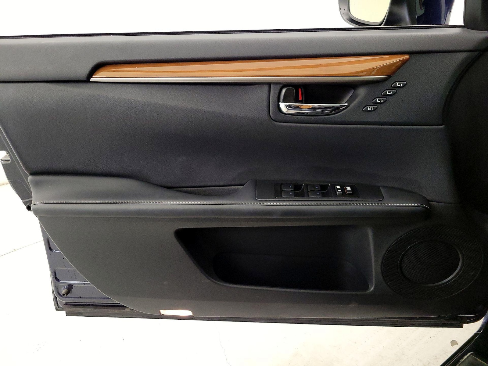 2015 Lexus ES 300h - Photo 13