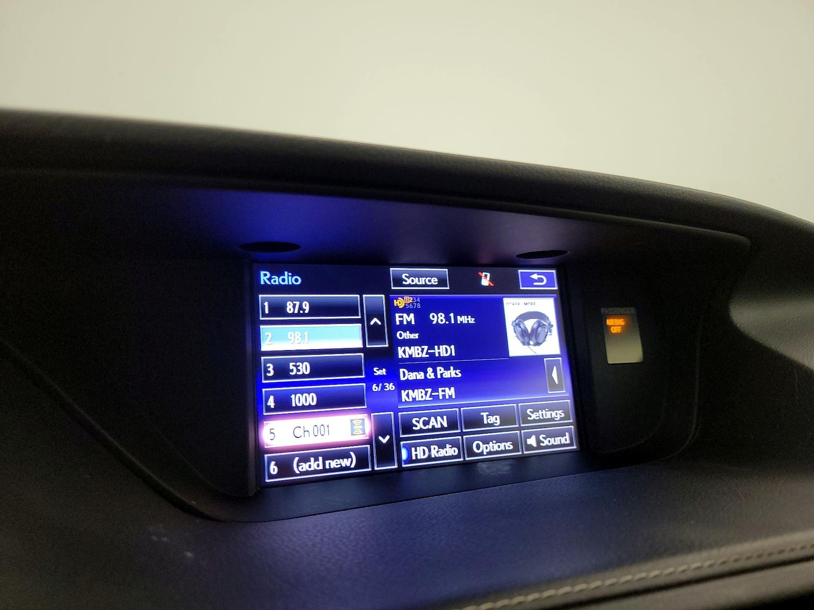 2015 Lexus ES 300h - Photo 17