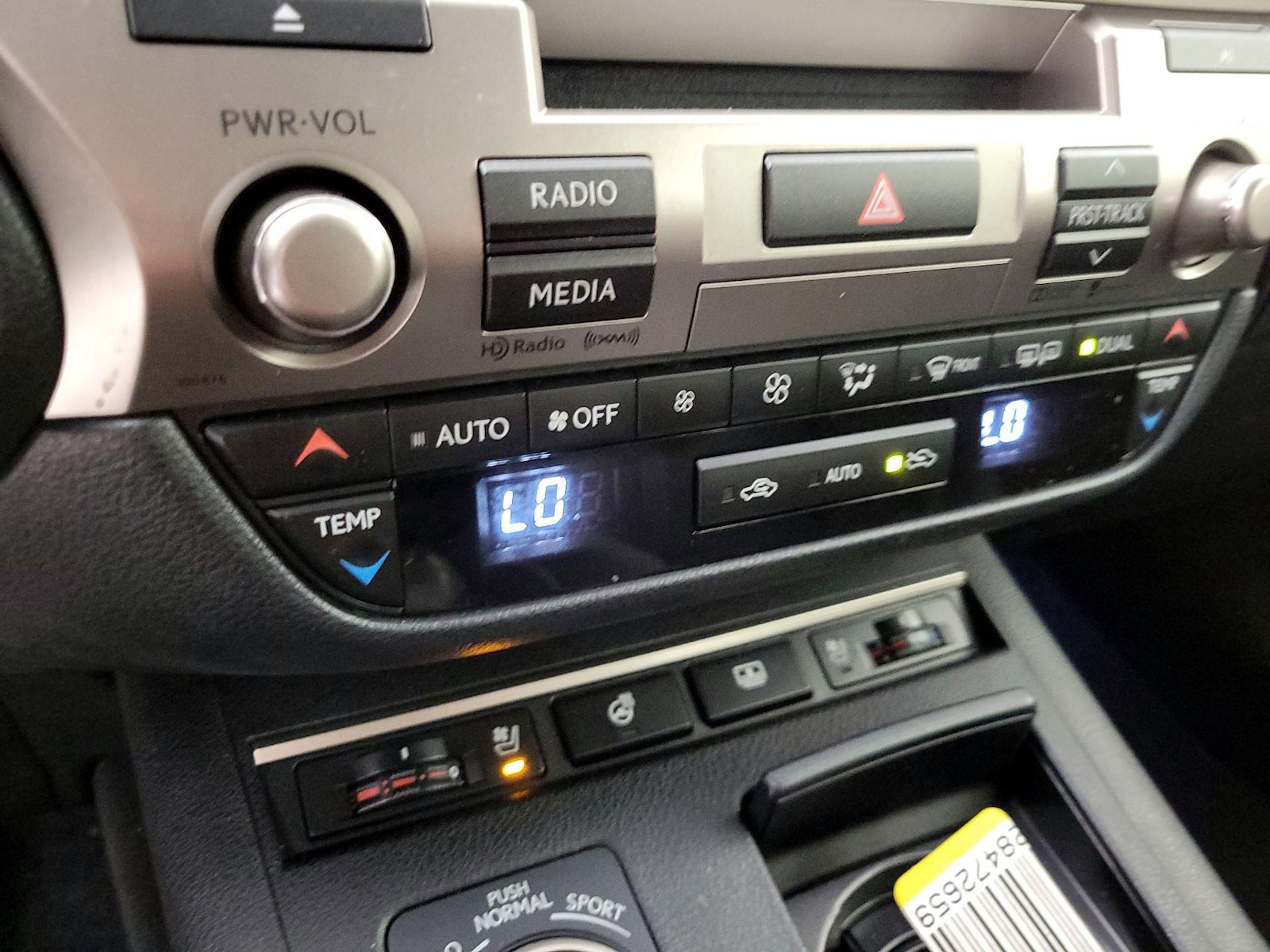 2015 Lexus ES 300h - Photo 18