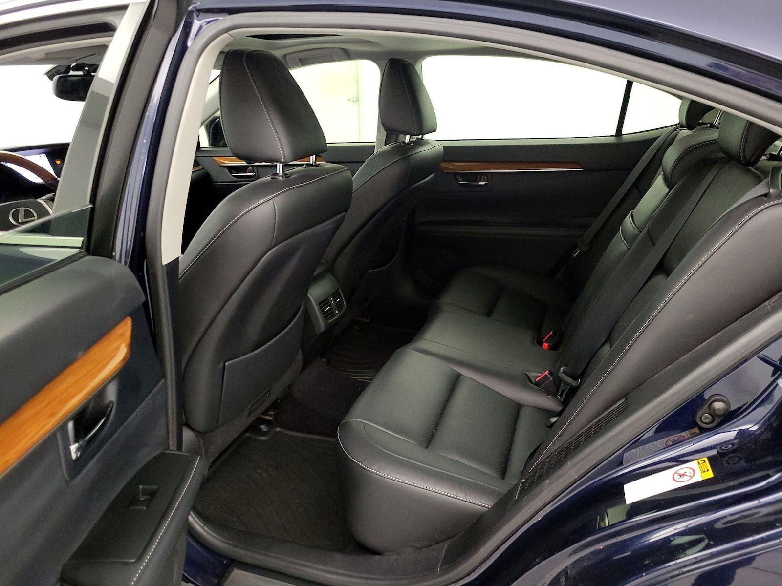 2015 Lexus ES 300h - Photo 22
