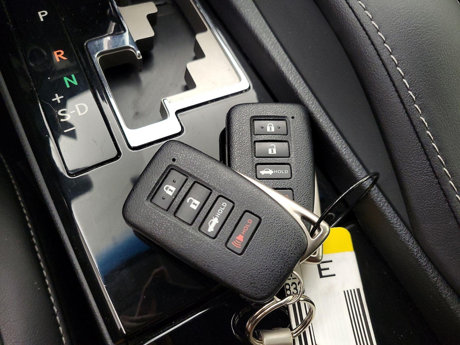 2015 Lexus ES 300h - Photo 25