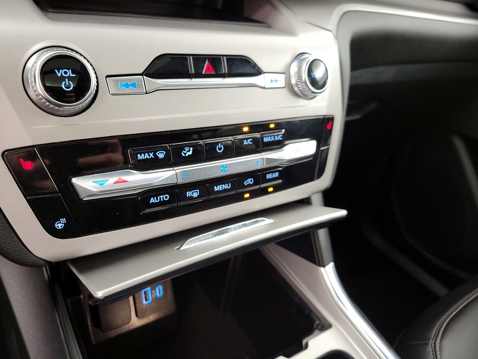 Thumbnail: 2024 Ford Explorer - 16