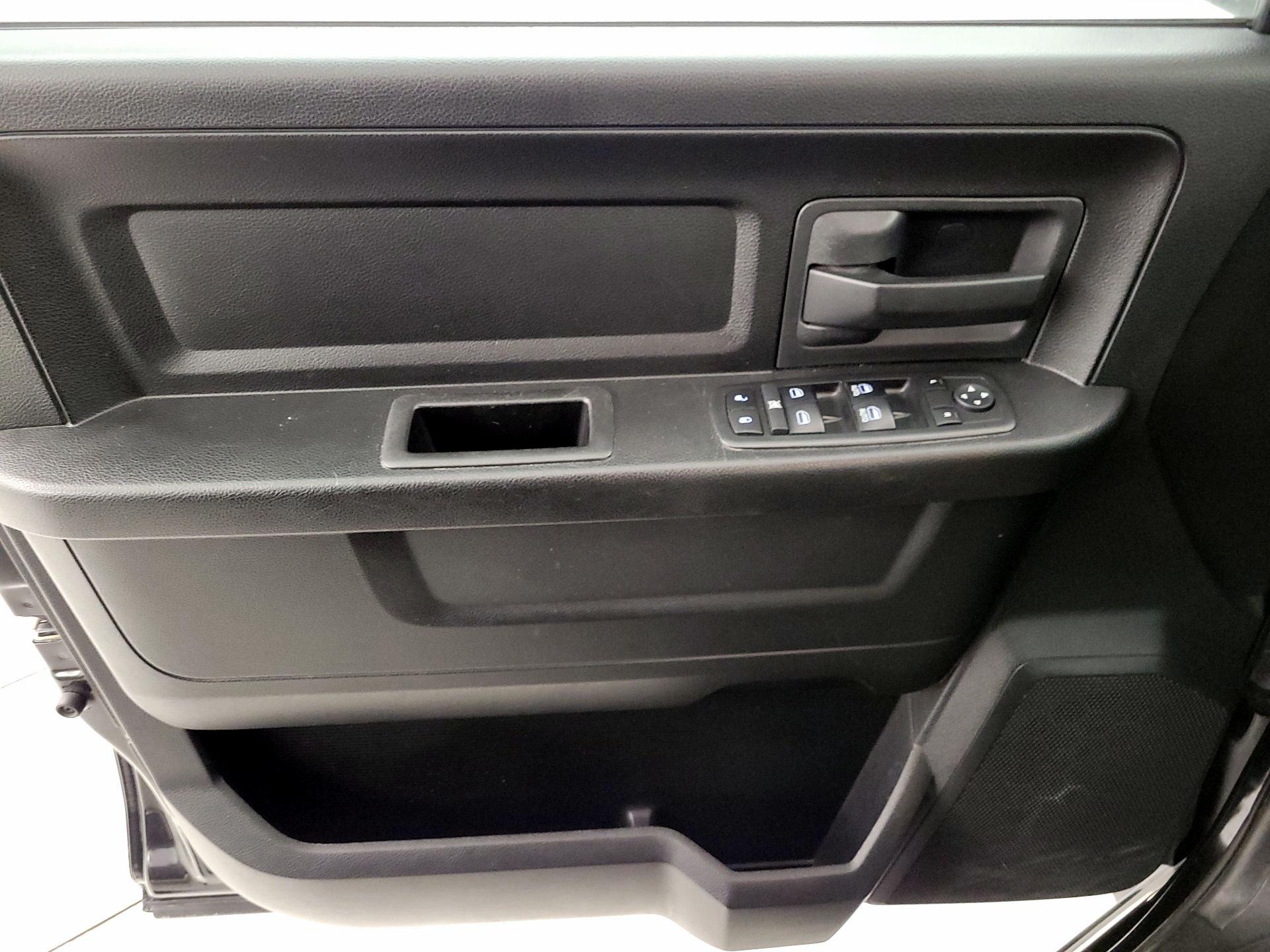 Thumbnail: 2019 RAM 1500 Classic - 12