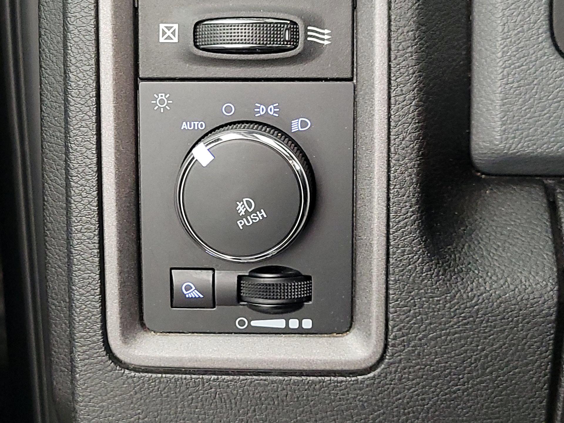 Thumbnail: 2019 RAM 1500 Classic - 13