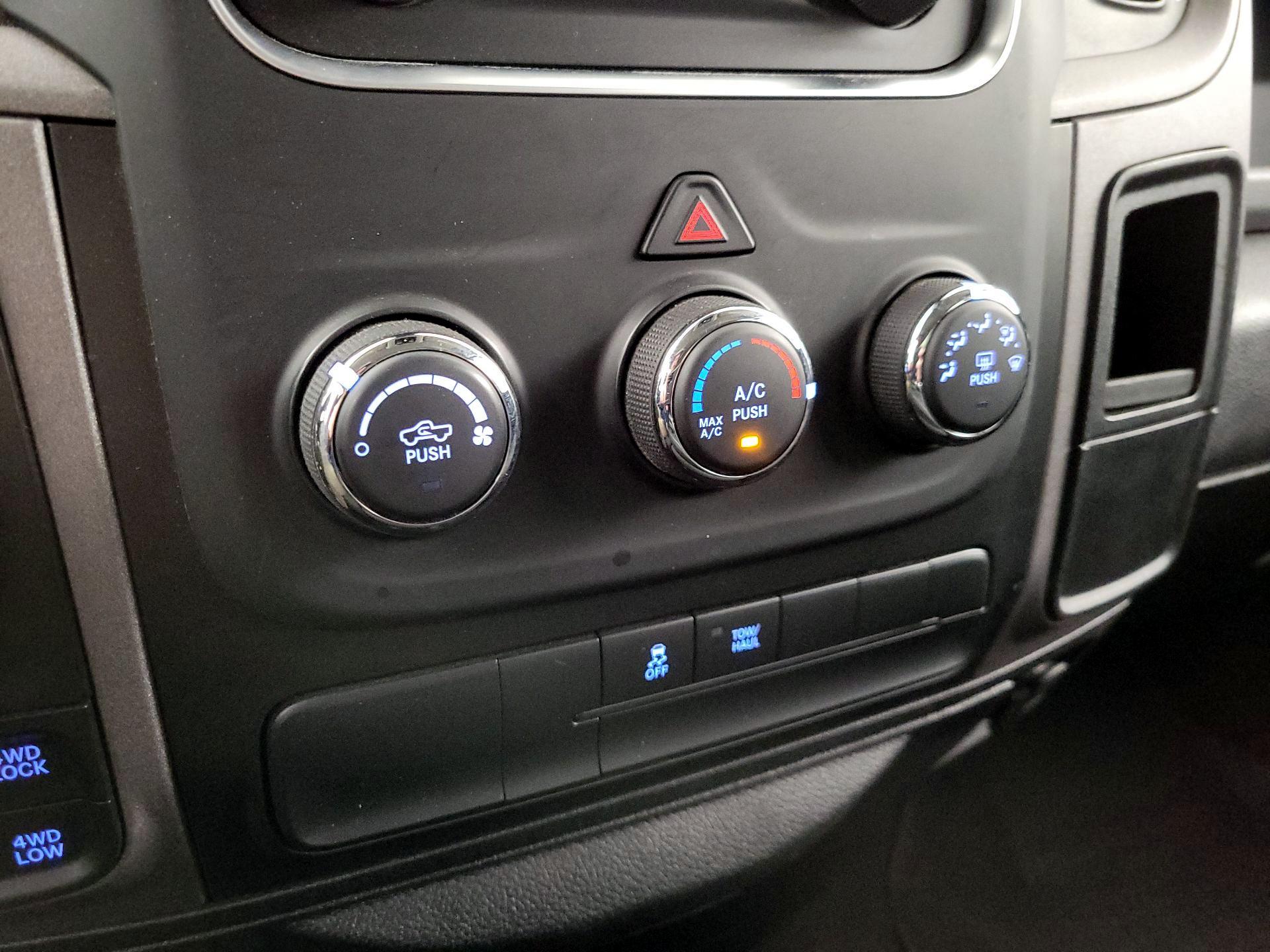 Thumbnail: 2019 RAM 1500 Classic - 16