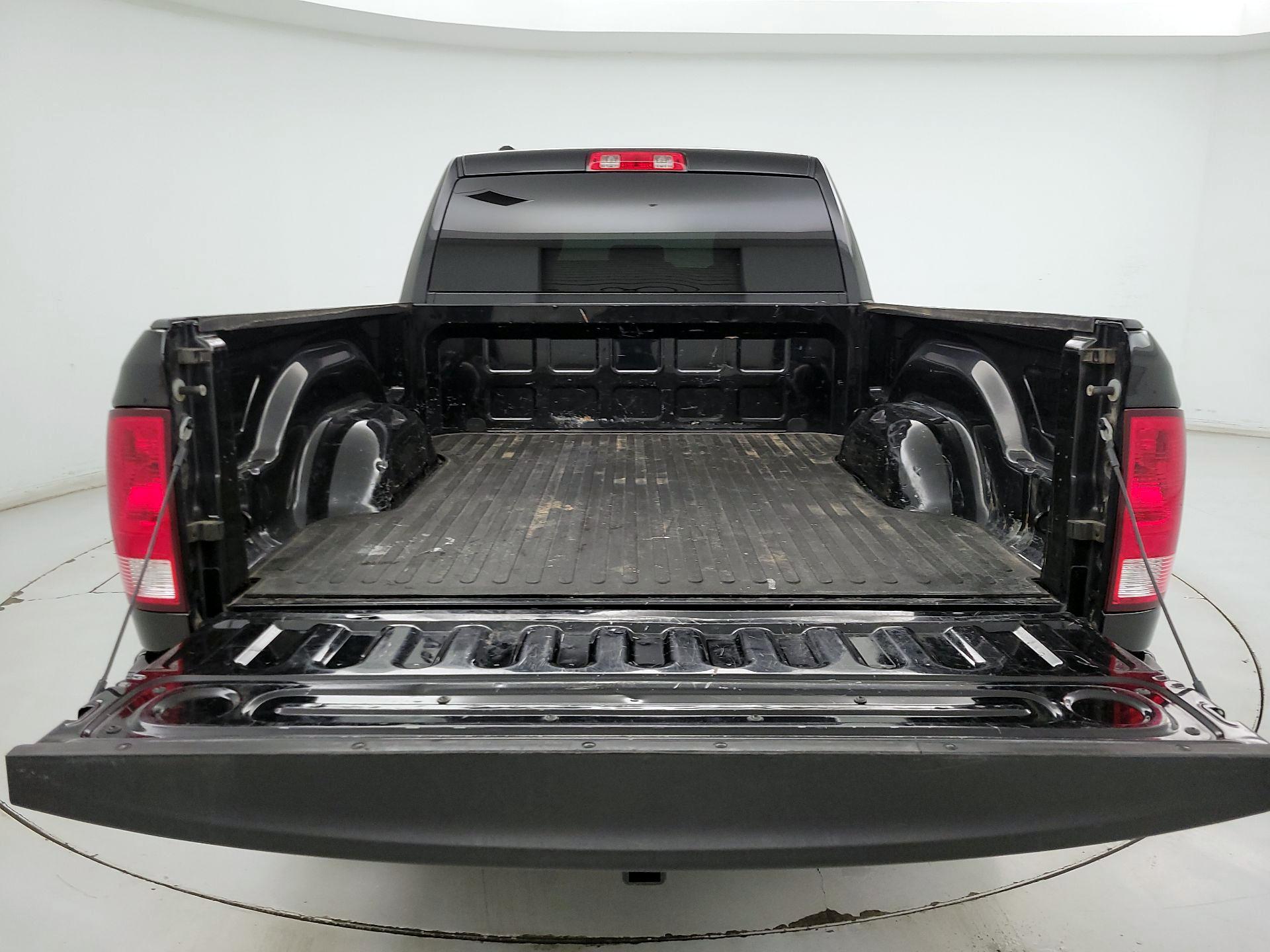 Thumbnail: 2019 RAM 1500 Classic - 20