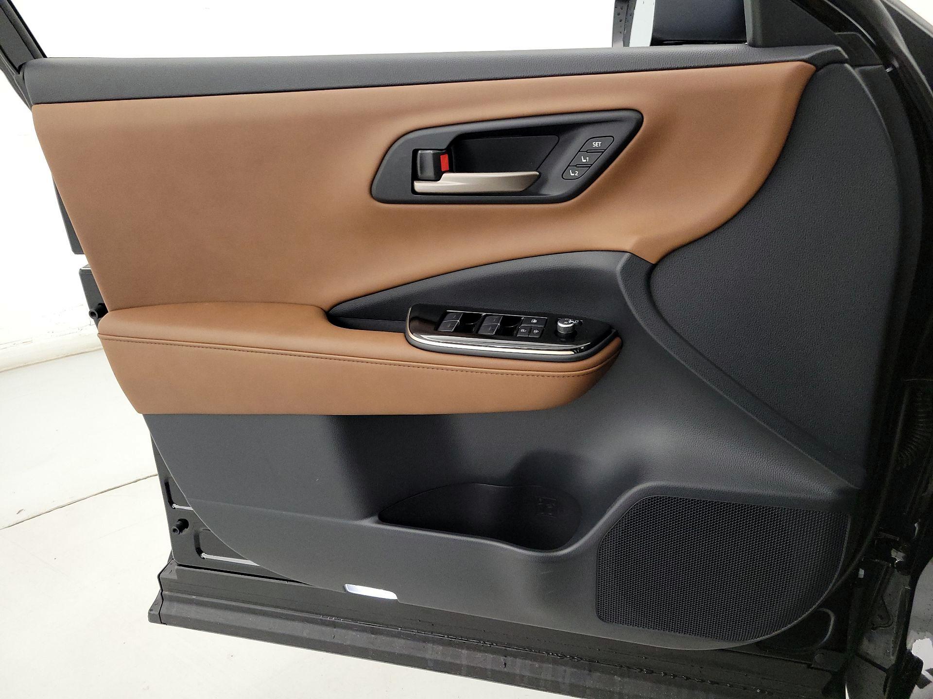 Thumbnail: 2026 Toyota Crown - 12