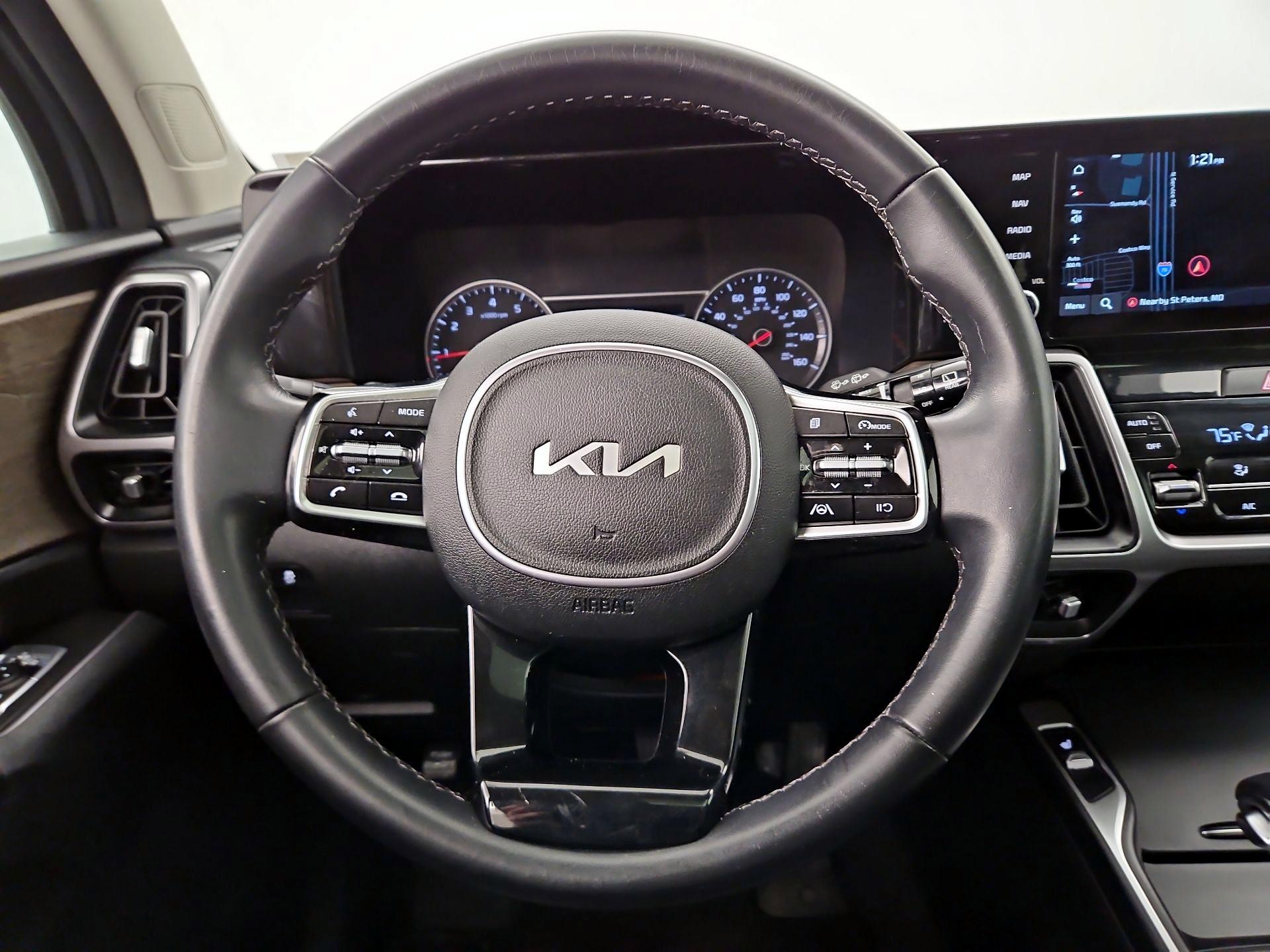 Thumbnail: 2023 Kia Sorento - 10