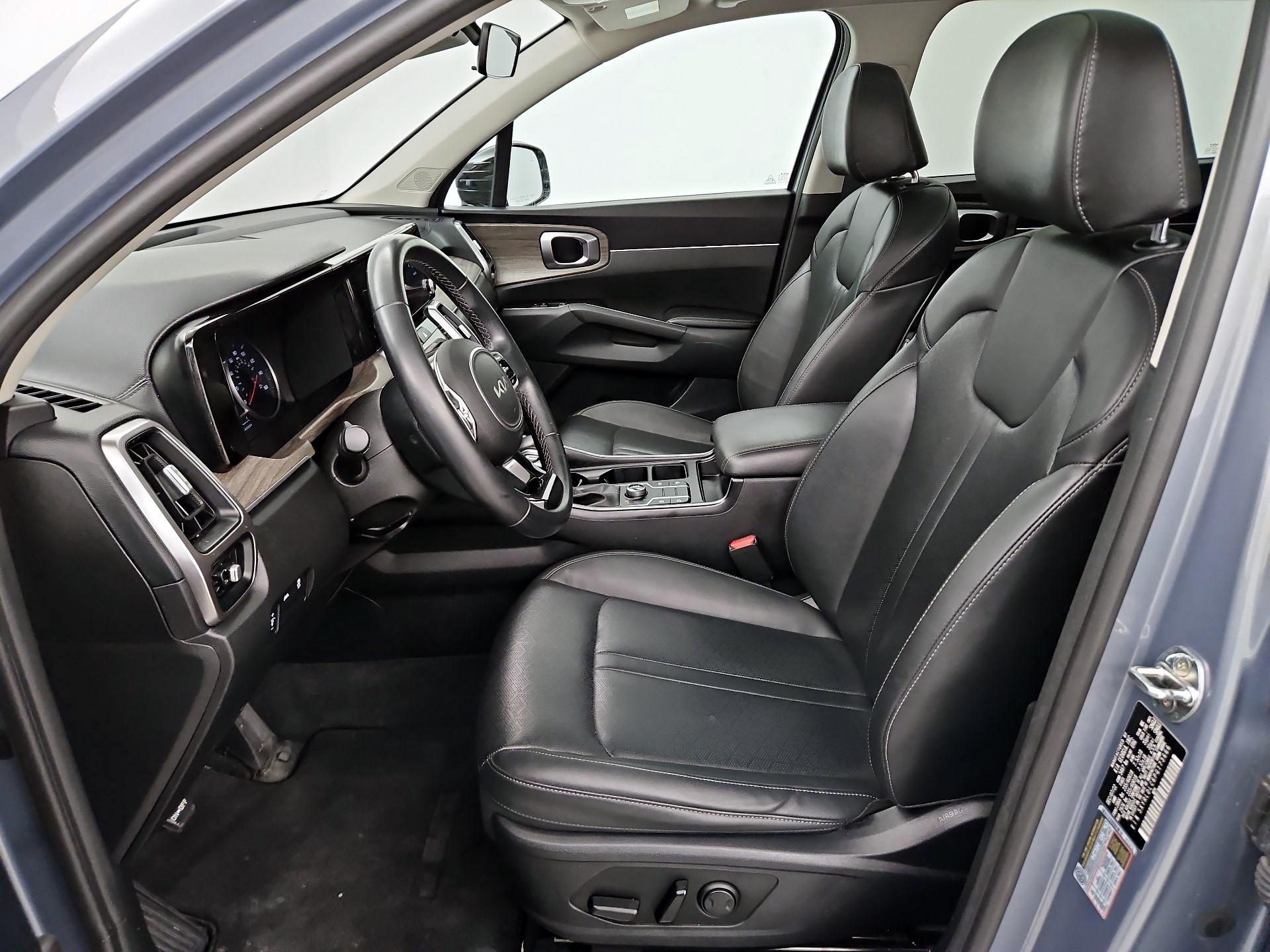 Thumbnail: 2023 Kia Sorento - 11