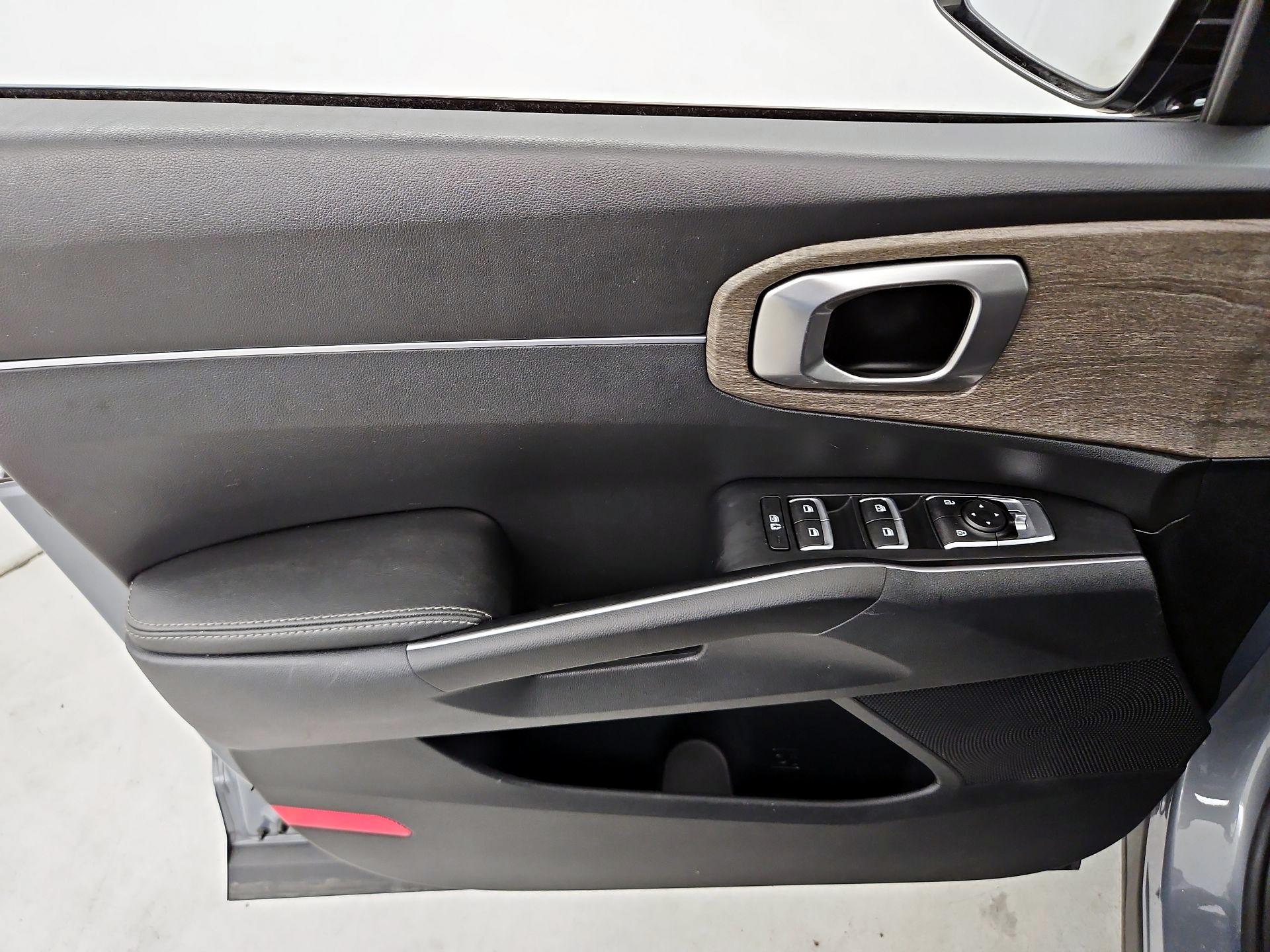 Thumbnail: 2023 Kia Sorento - 12