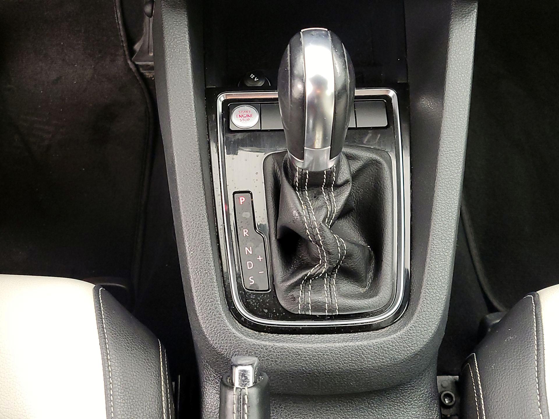 Thumbnail: 2015 Volkswagen Jetta - 18