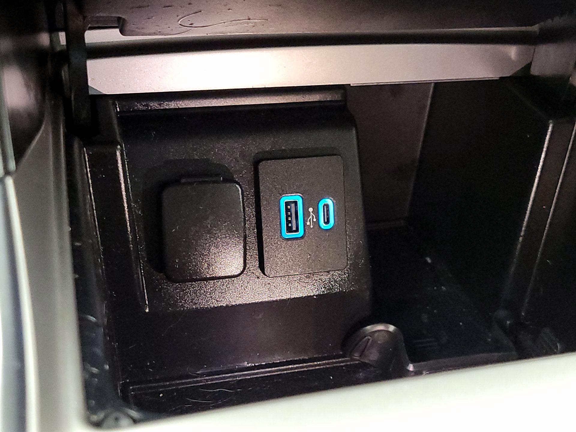 Thumbnail: 2020 Ford Explorer - 19