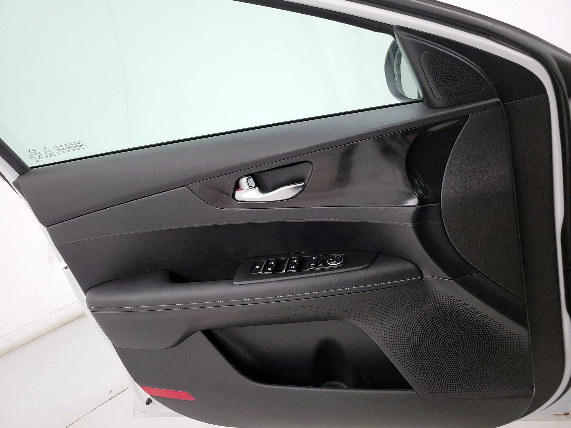 Thumbnail: 2024 Kia Forte - 12