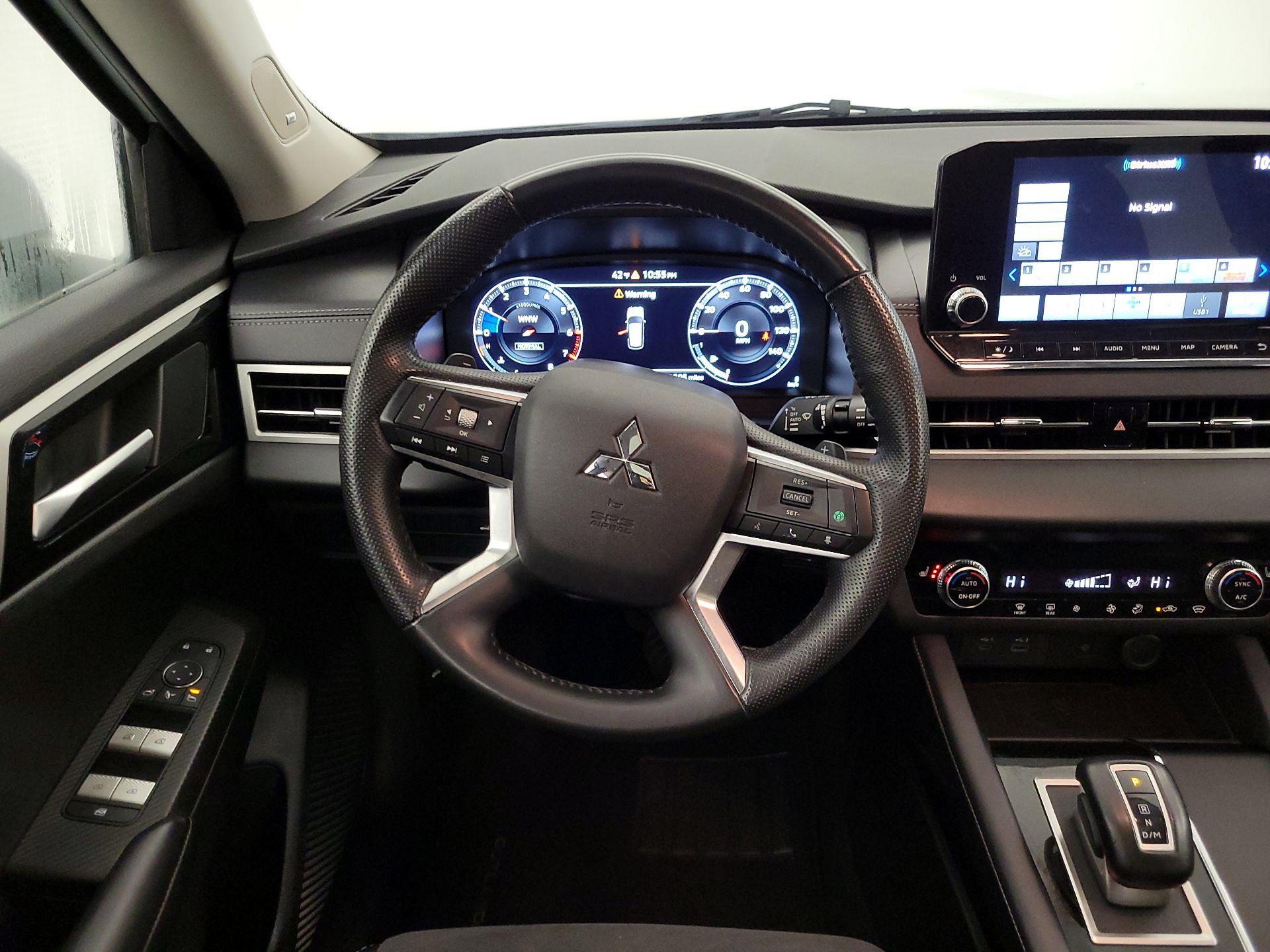 Thumbnail: 2024 Mitsubishi Outlander - 10