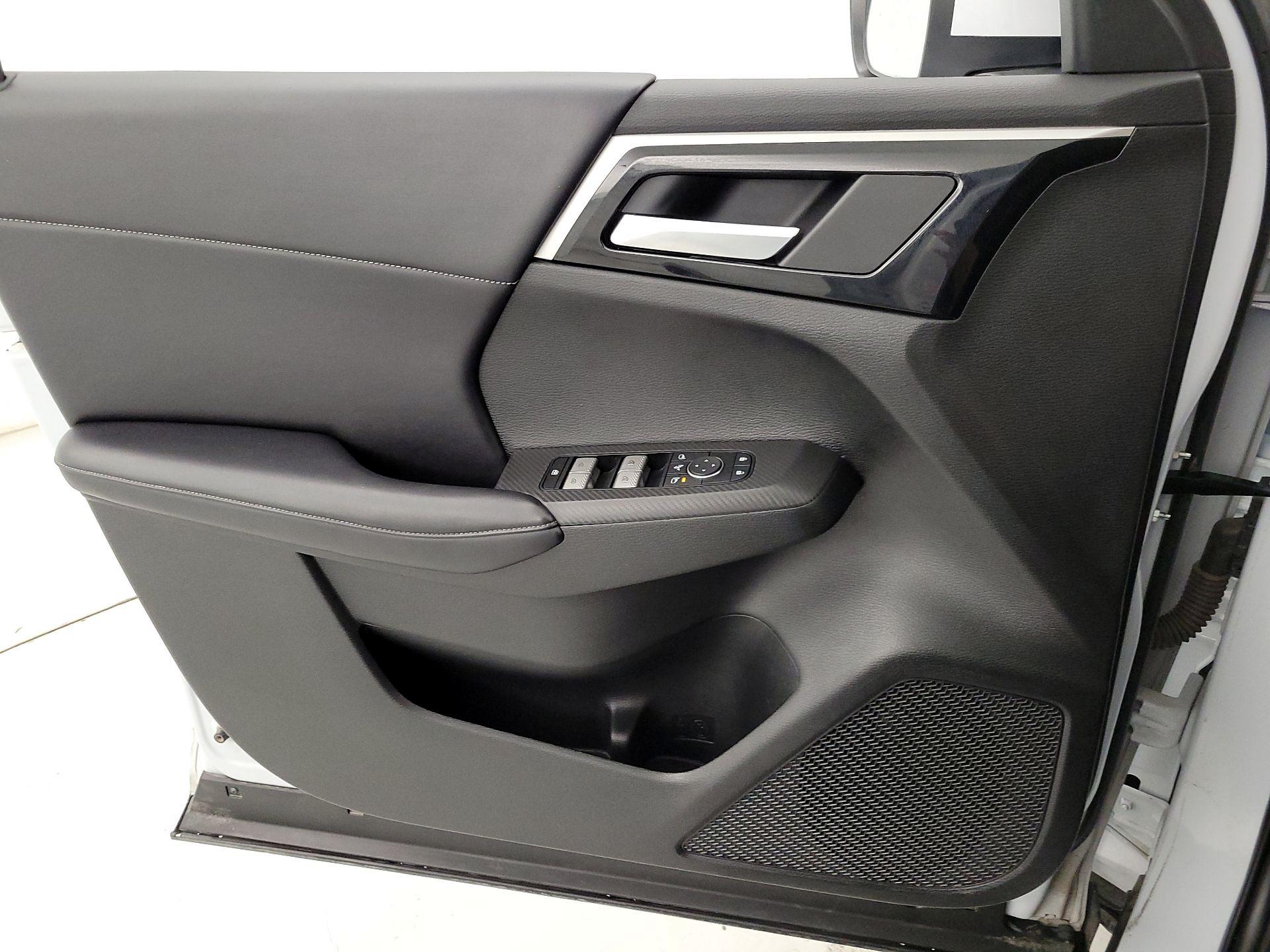 Thumbnail: 2024 Mitsubishi Outlander - 12