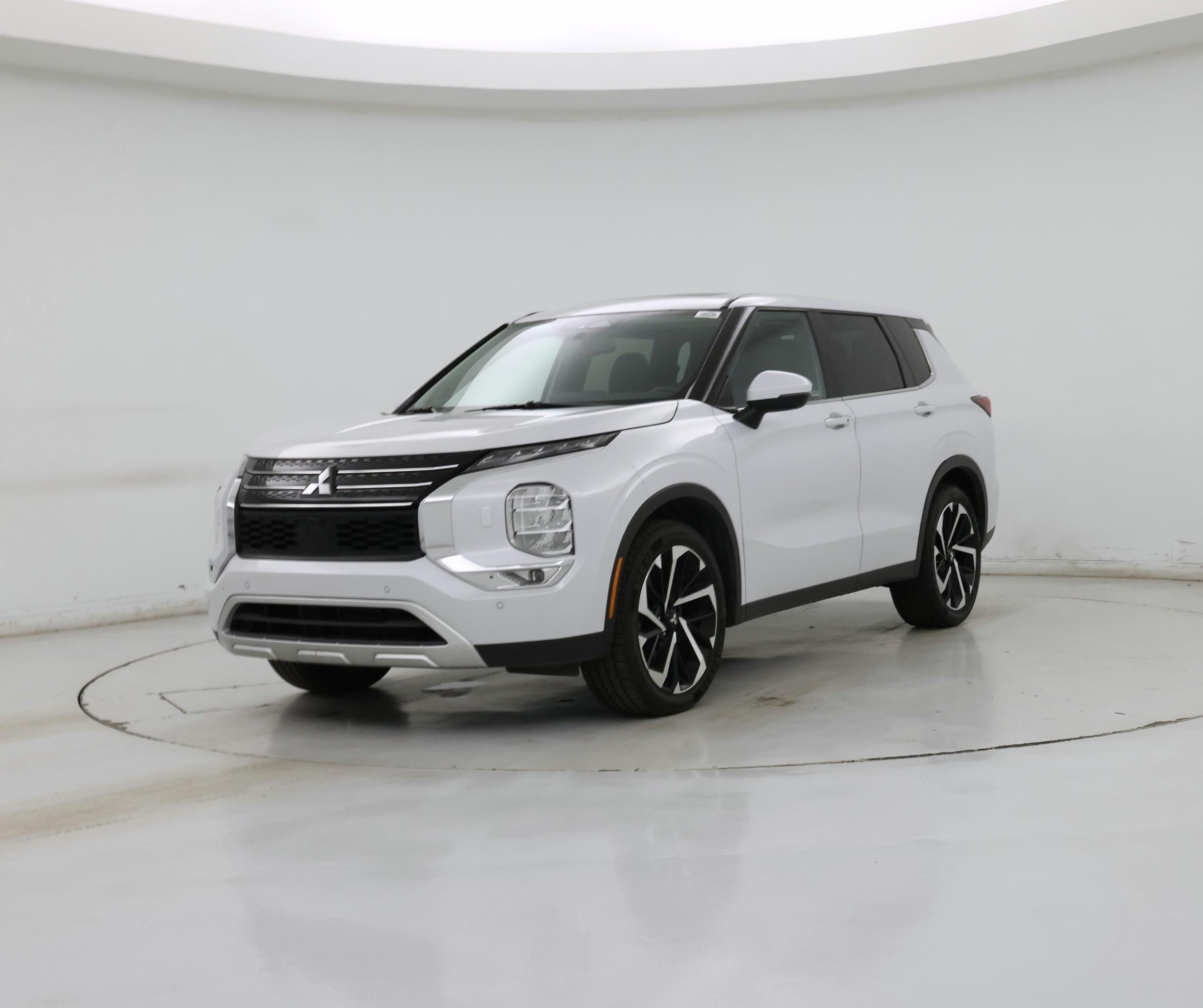 Thumbnail: 2024 Mitsubishi Outlander - 4