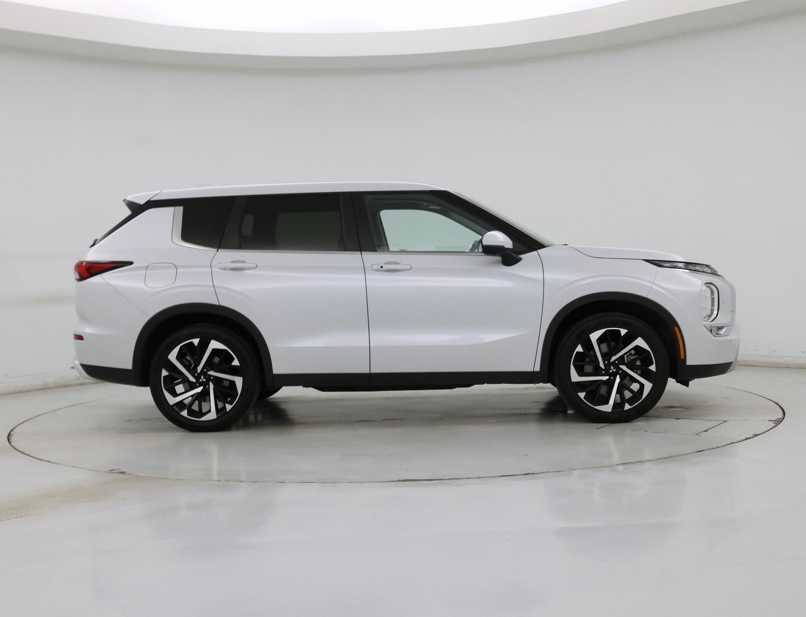 Thumbnail: 2024 Mitsubishi Outlander - 7